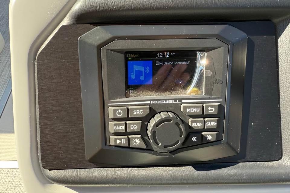 2026 Alera M 25Q audio system with Roswell interface, displaying "No Device Connected."