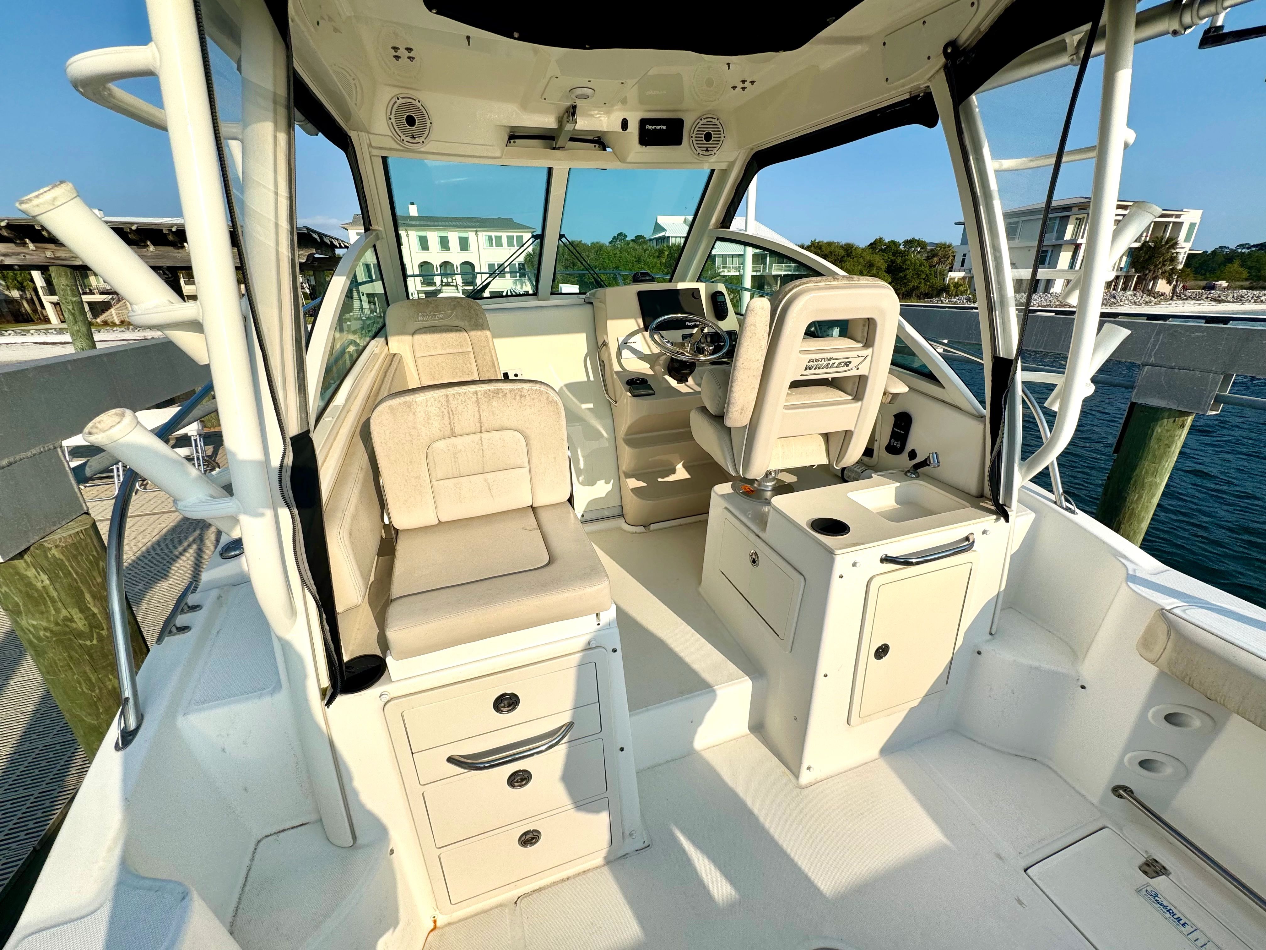 2020 Boston Whaler 285 Conquest - 13