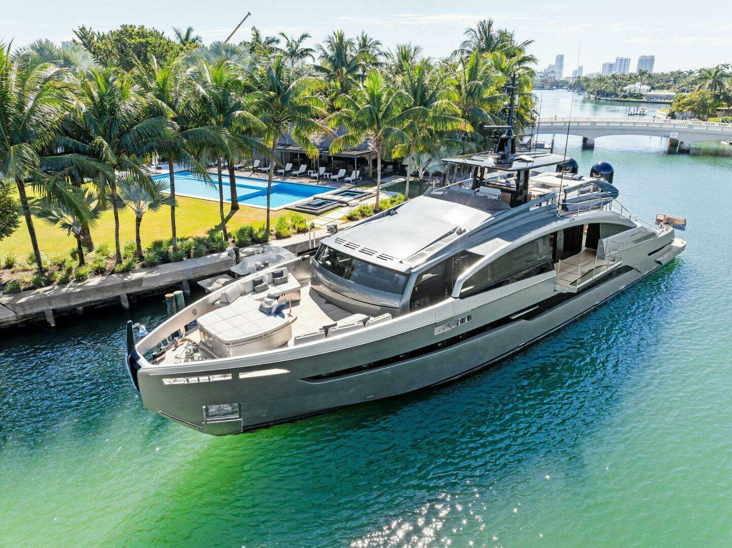 2023 Pershing GTX Motoryacht - Image 3