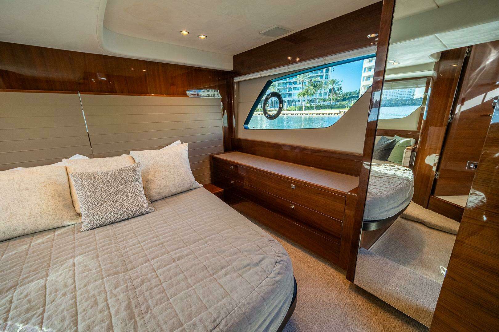 2016 Princess V48 - Image 35