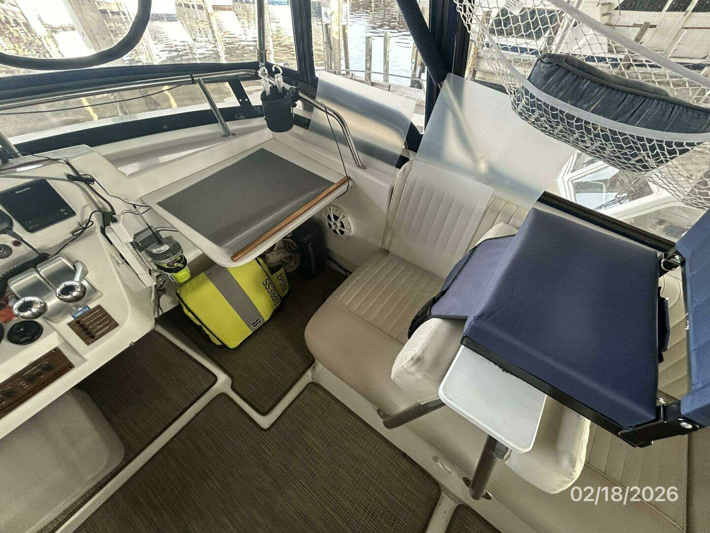 2004 Mainship 430 - Image 23