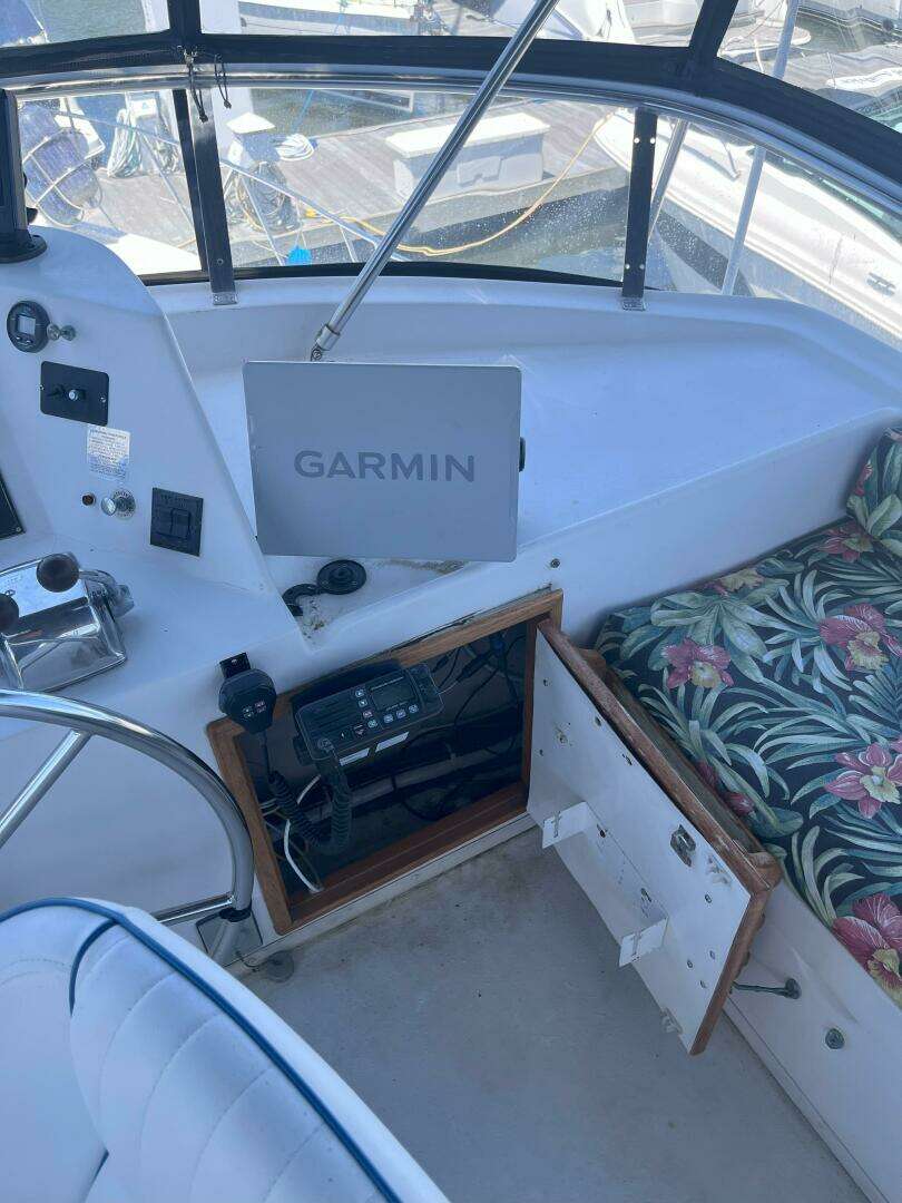 1990 Jefferson 43 Sundeck - Image 16