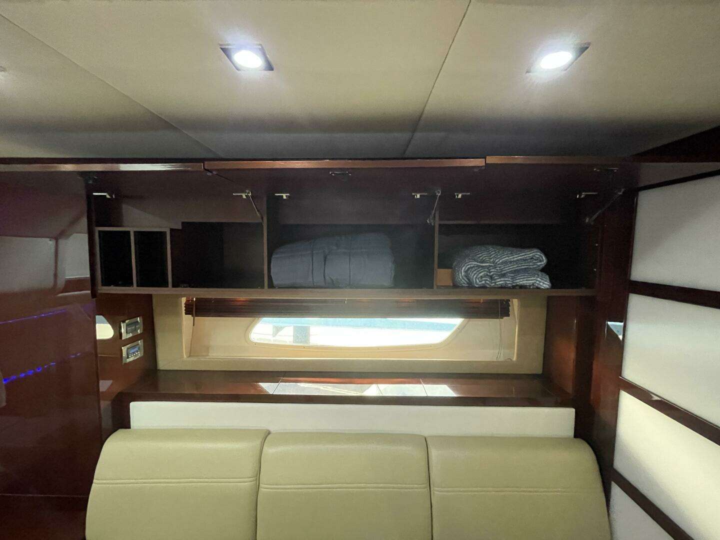 2010 Sea Ray 450 Sundancer - Image 65