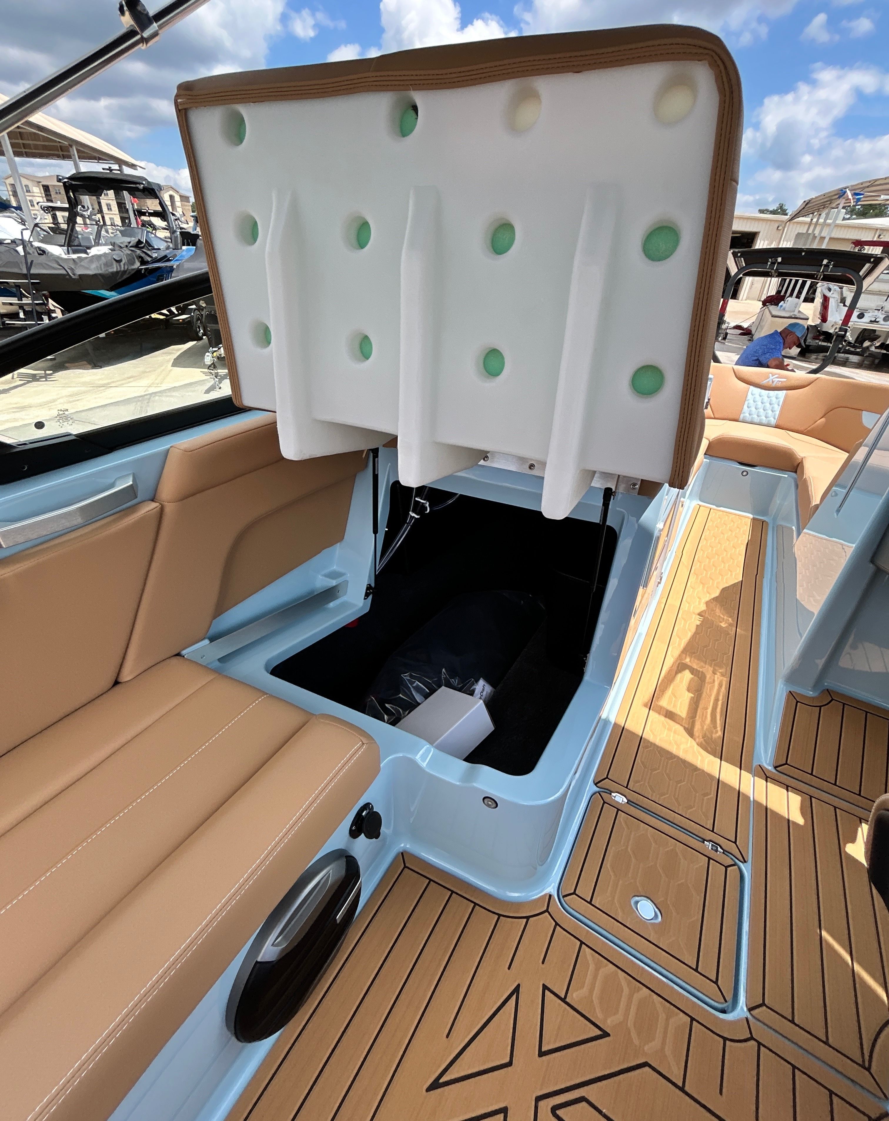 2026 MasterCraft XT23 - 34