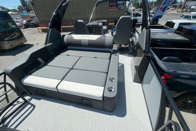 2026 Berkshire STS 23 Ultra Lounger SportArch with spacious seating and modern design.