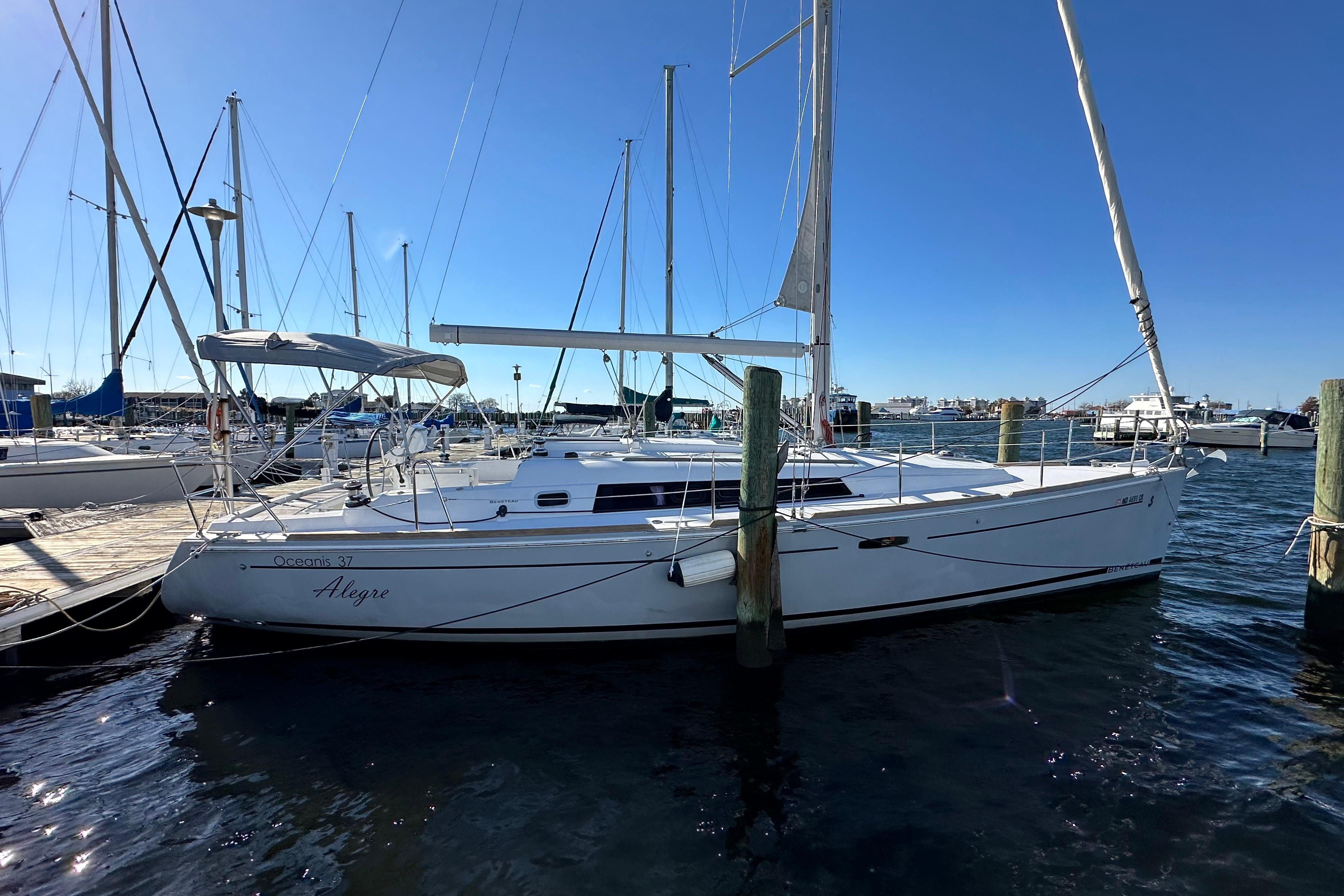 2015 Beneteau Oceanis 37