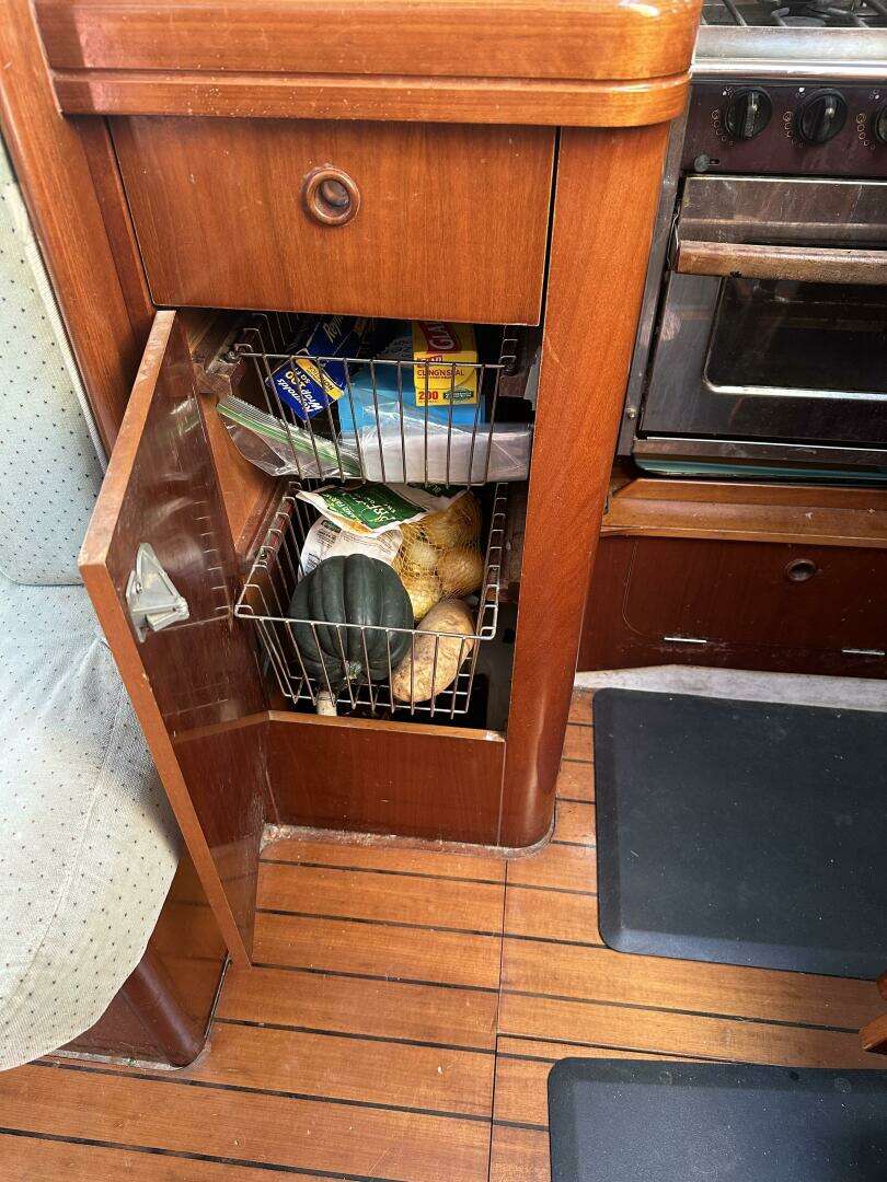2004 Beneteau 423 - Image 36