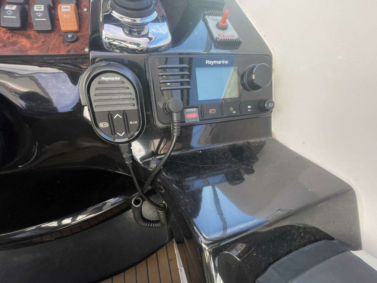 2016 Rinker 310 Express - Image 30
