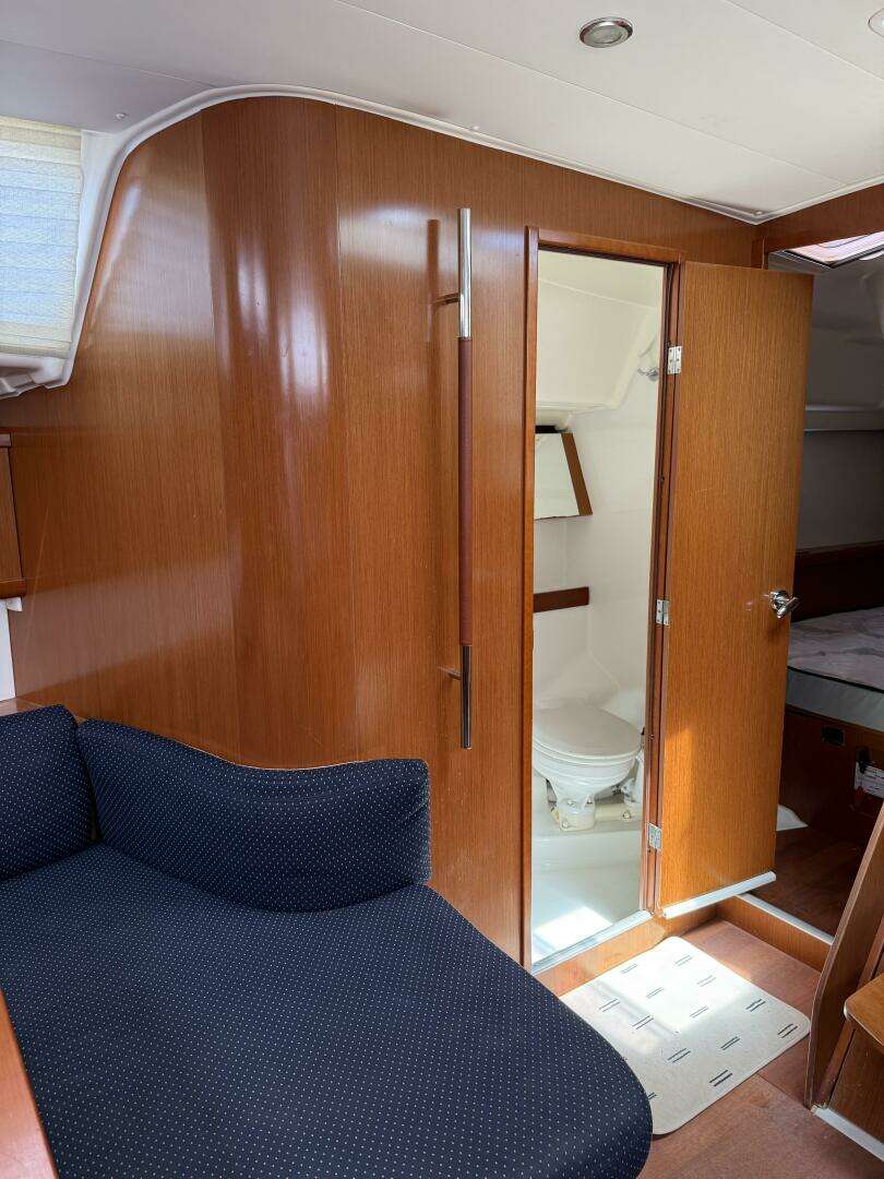 2012 Beneteau 43 - Image 95