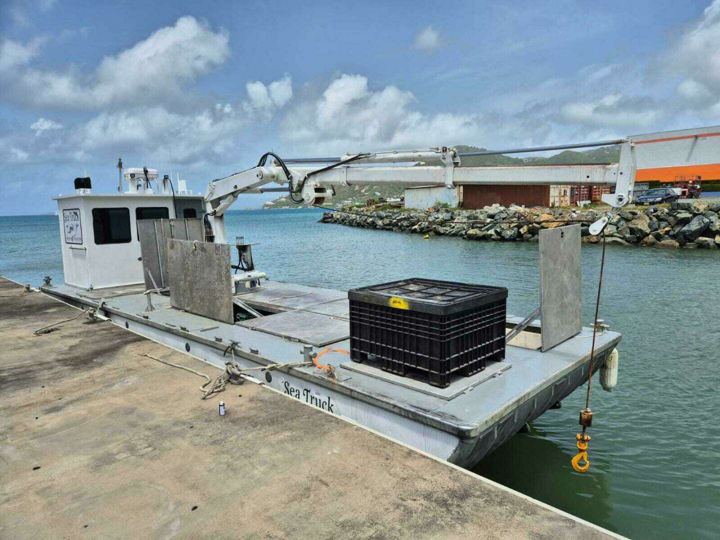 1985 Custom Aluminum Barge - Image 3