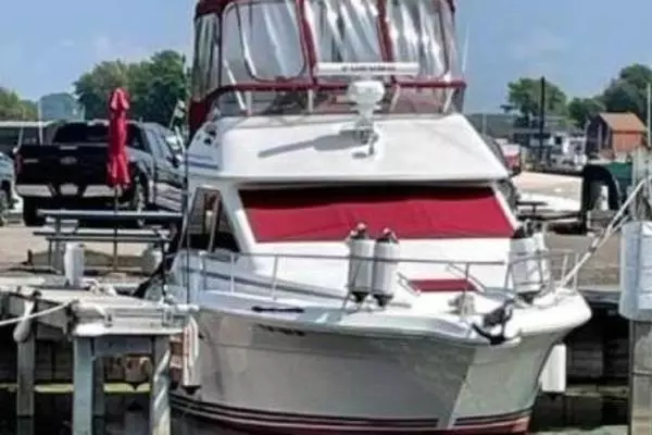 1989 Sea Ray 300 Sedan Bridge