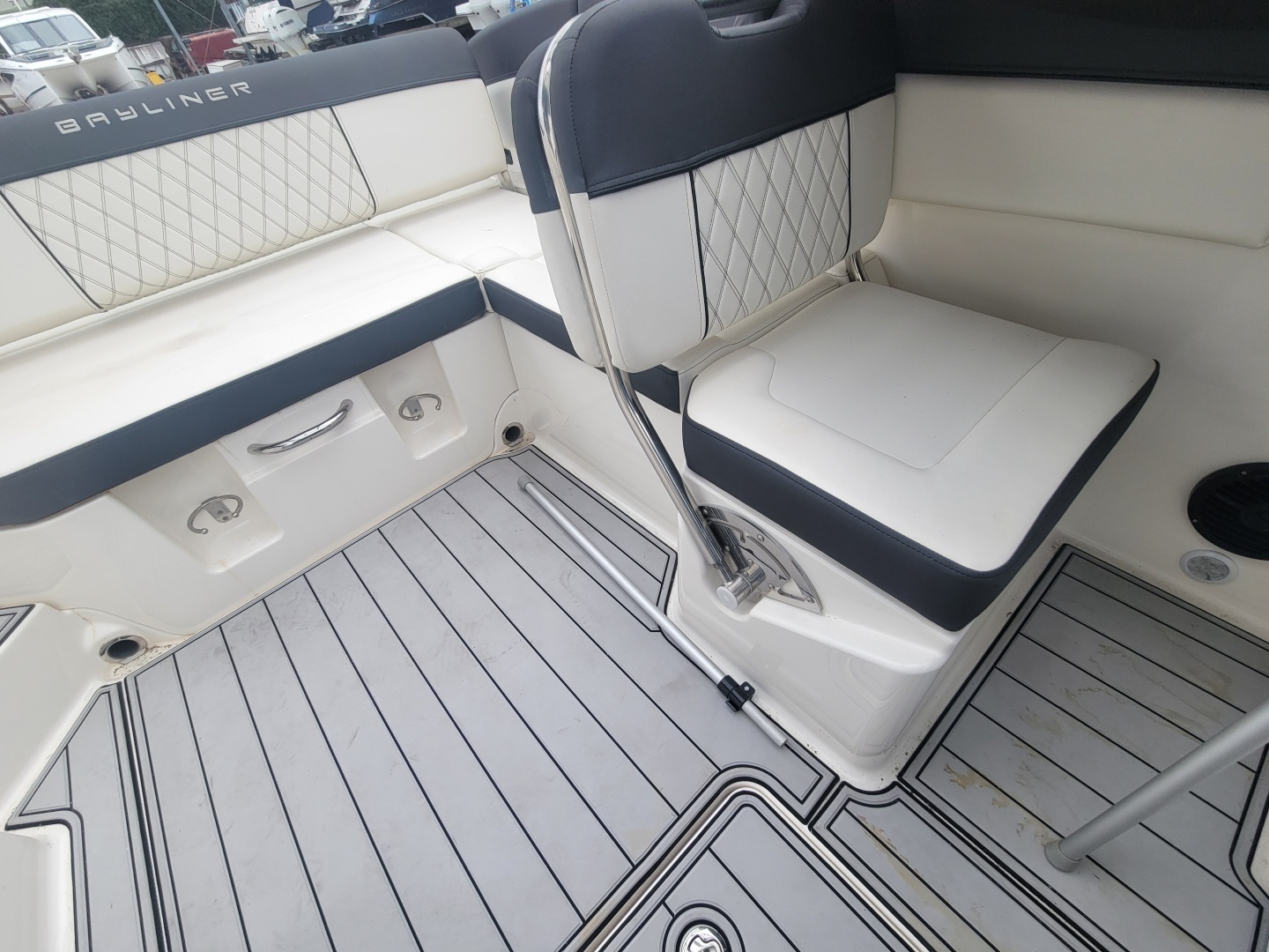 2023 Bayliner DX 2200 - Image 10