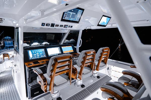 Manufacturer Provided Image: 2025 Everglades 455 Center Console boat interior with advanced navigation screens and seating.