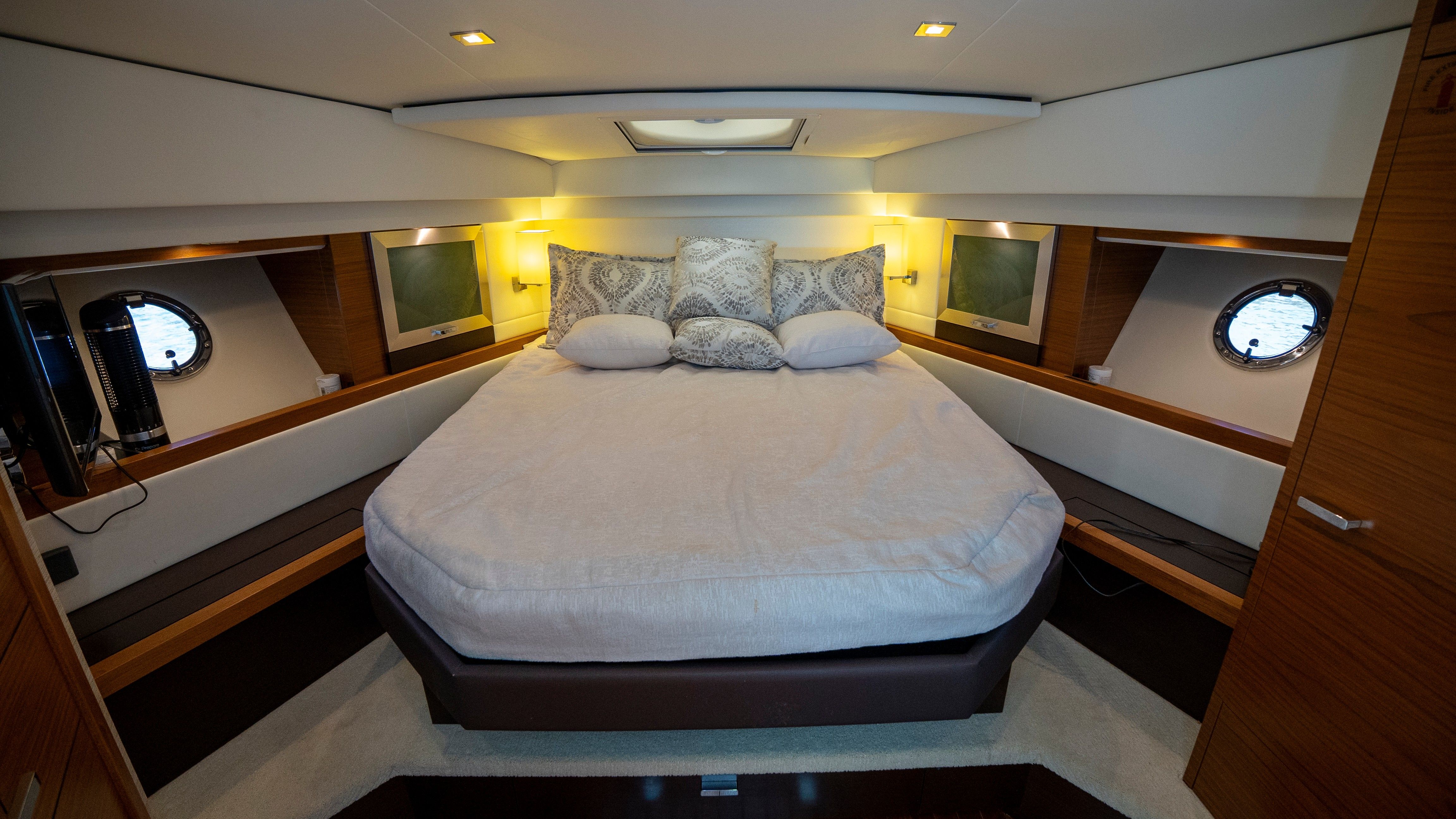 2018 Tiara Yachts 44 Coupe - 33