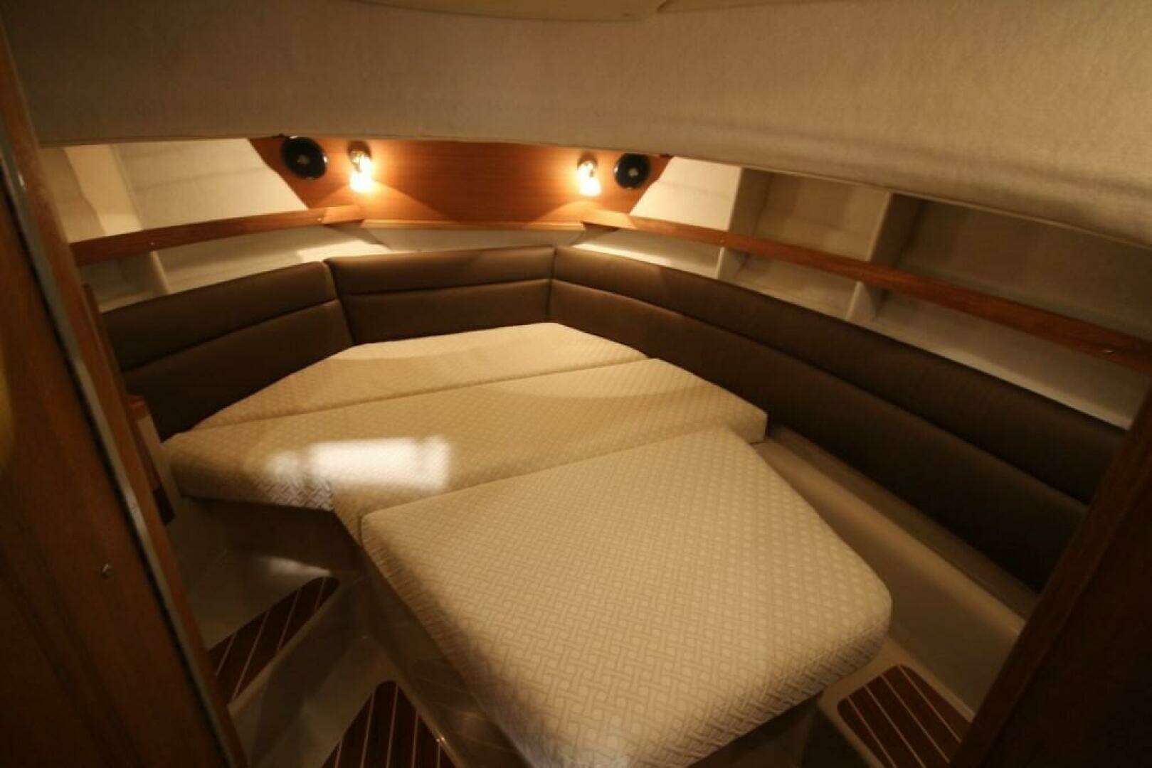 2026 Ranger Tugs R-31 Sedan Luxury Edition - Image 38