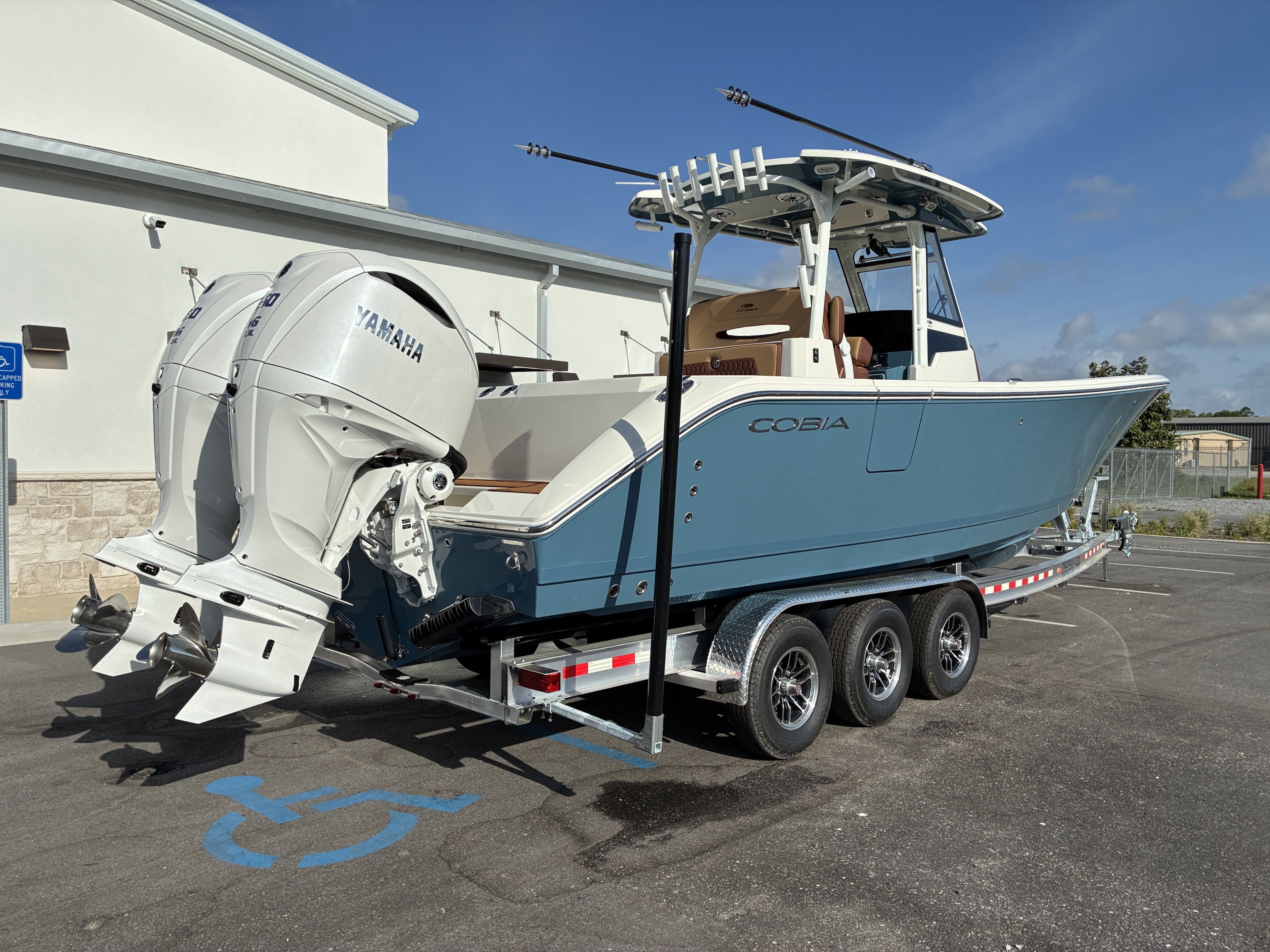 2026 Cobia 305CC - 3