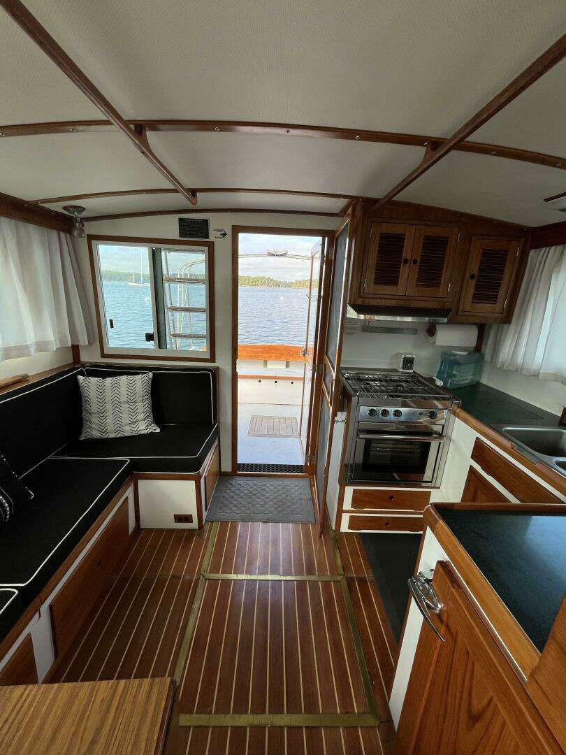 1986 Wilbur Flybridge Cruiser - Image 19