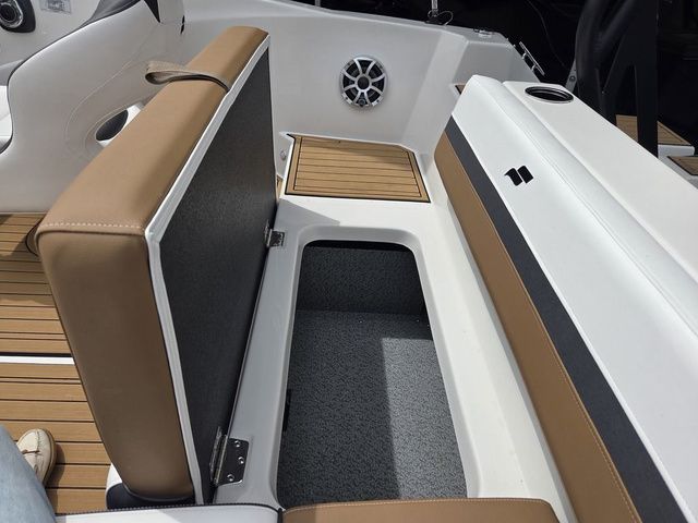 2026 Starcraft SVX OB 191 w/140hp and Trailer - 31