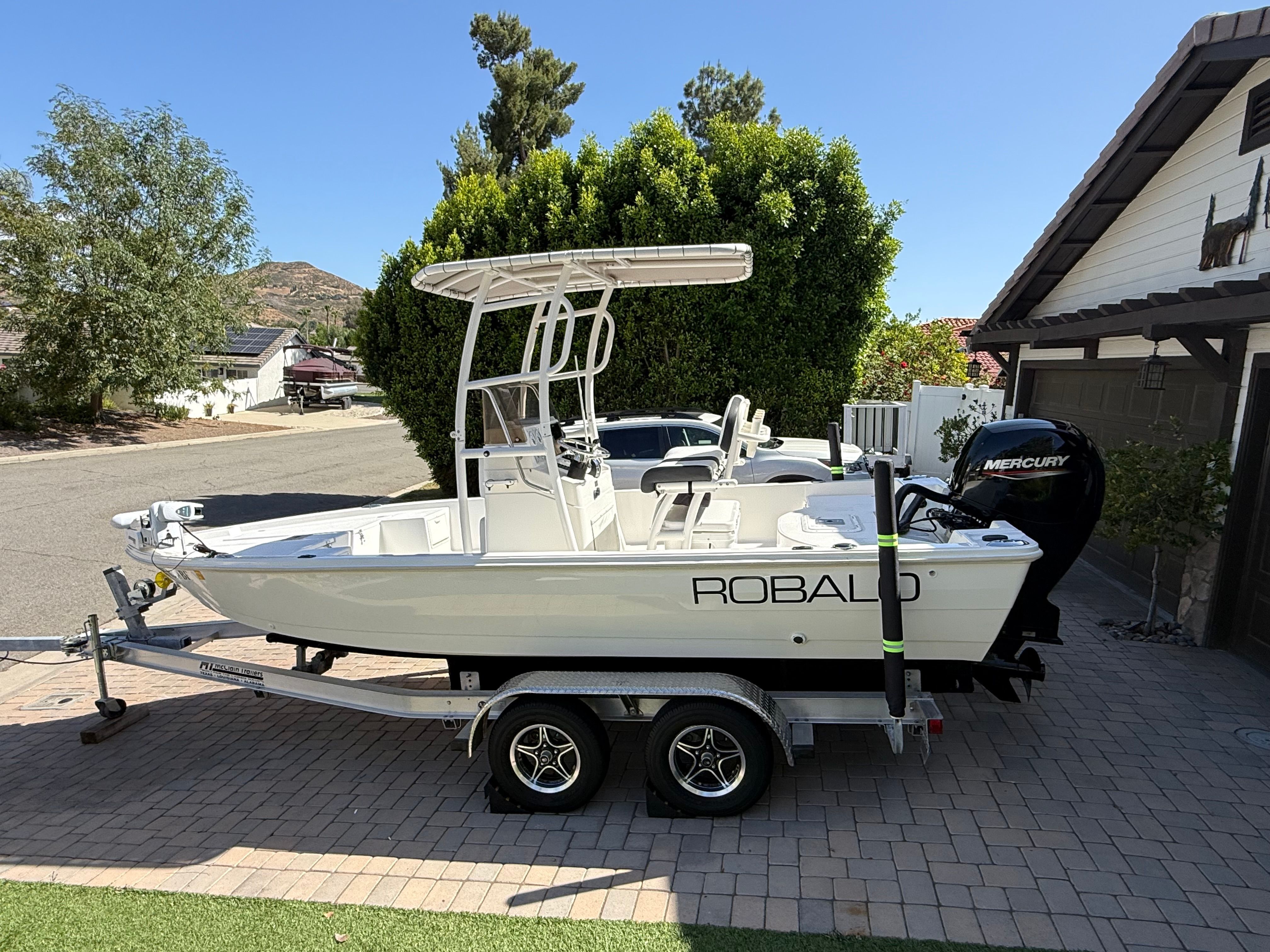 1998 Robalo 2100 Bay Hunter boat on trailer in driveway.