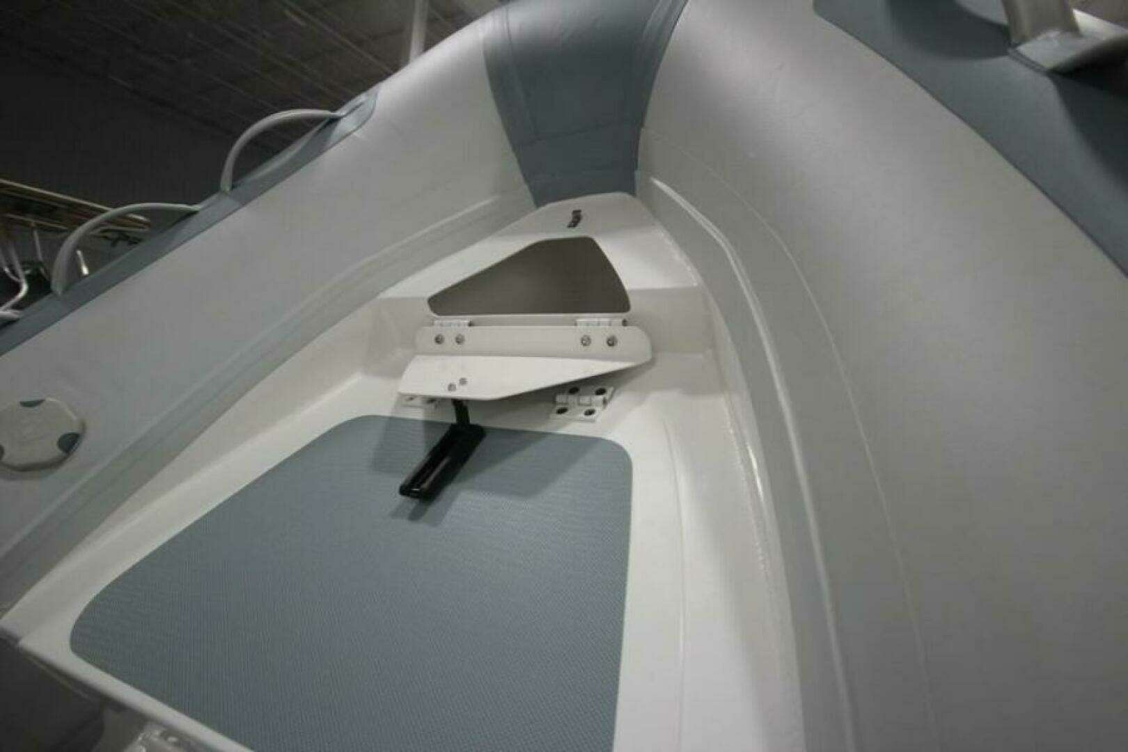 2023 Zodiac Cadet 330 DL RIB ALU PVC - Image 5