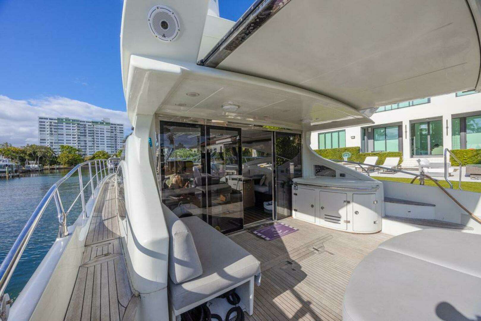 2009 Azimut 68S - Image 6