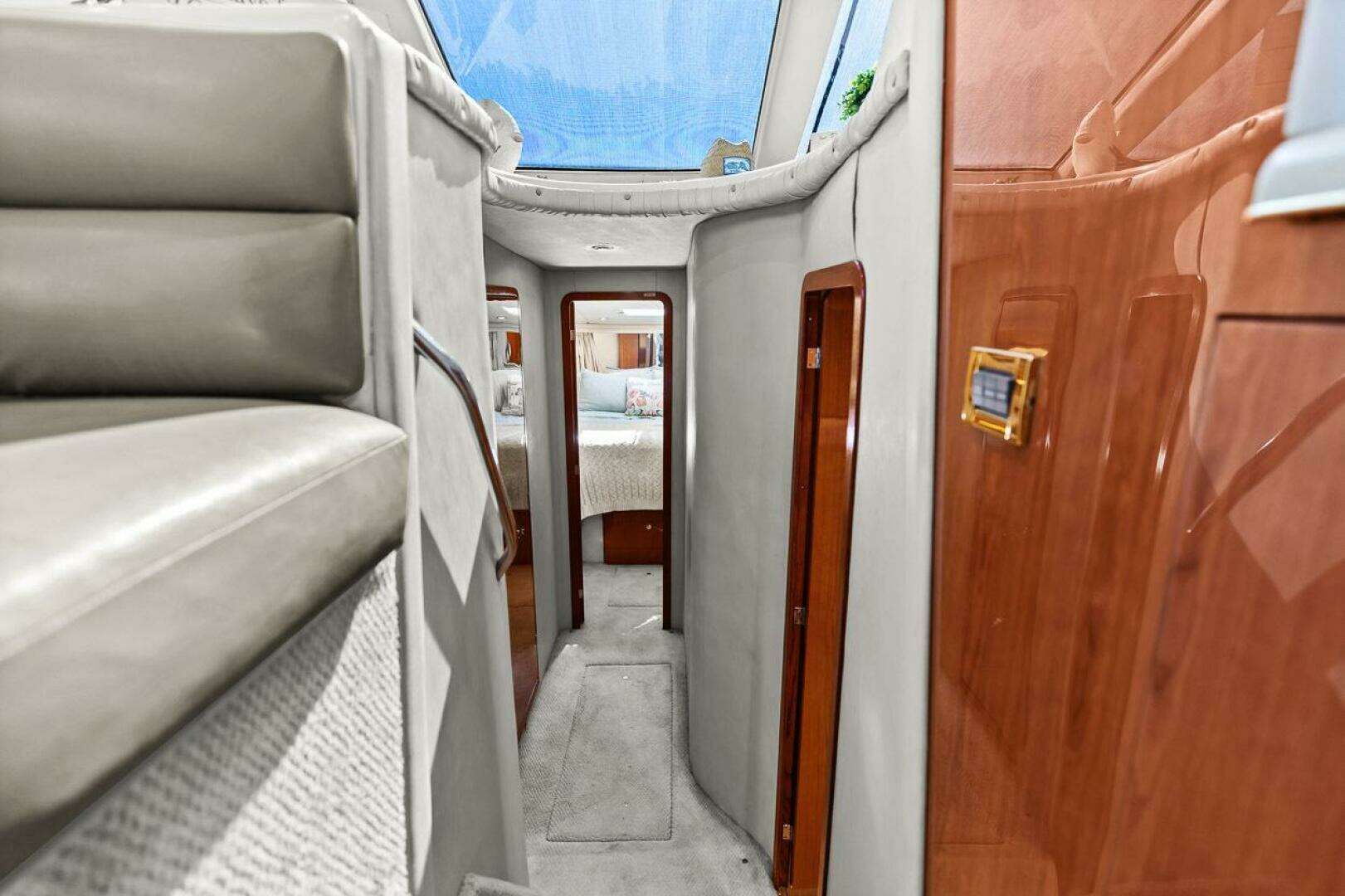 1998 Sea Ray 480 Sedan Bridge - Image 11