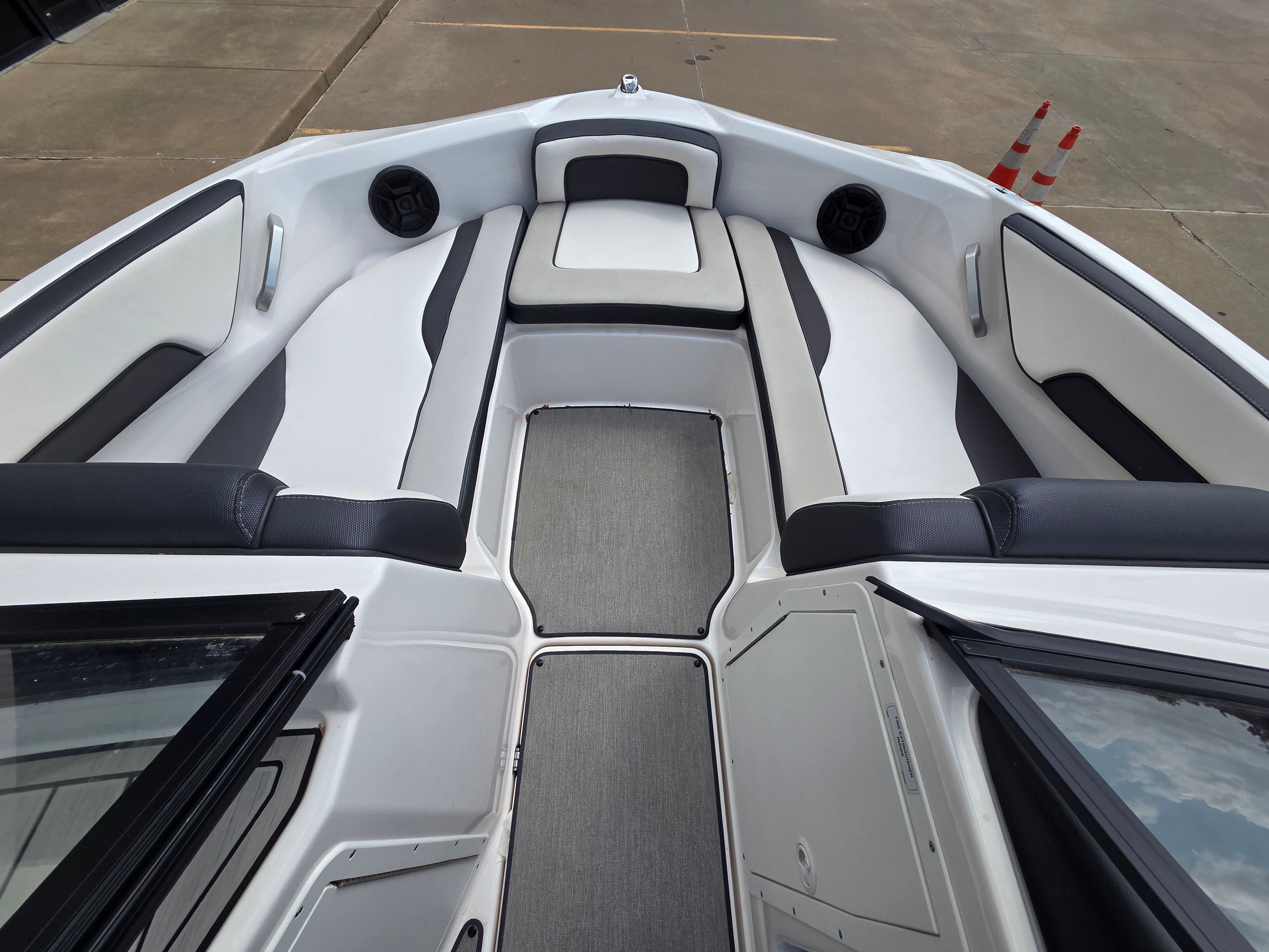 2022 Yamaha Boats AR195 - 11
