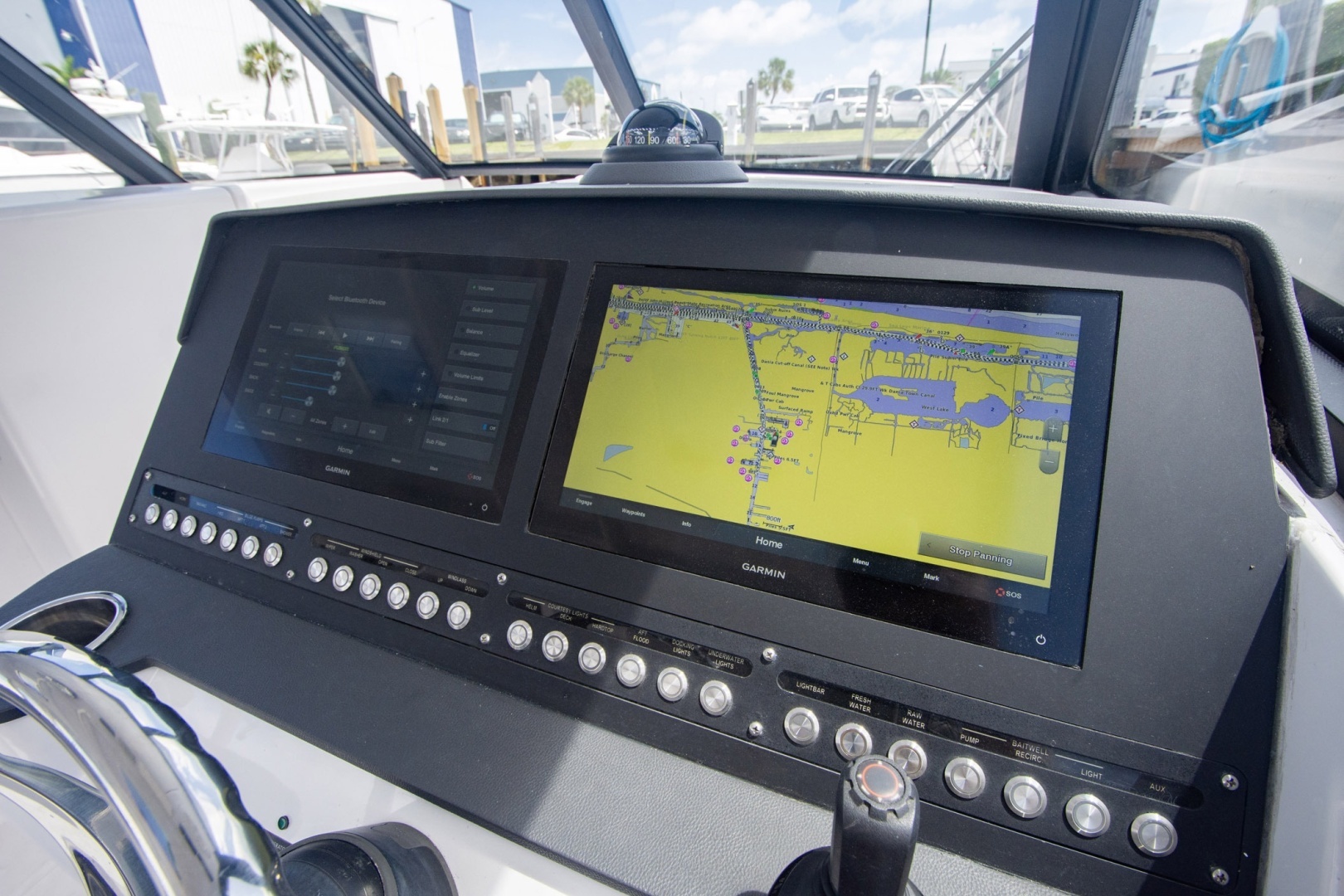 2019 Everglades 340 Dual Console - Image 36