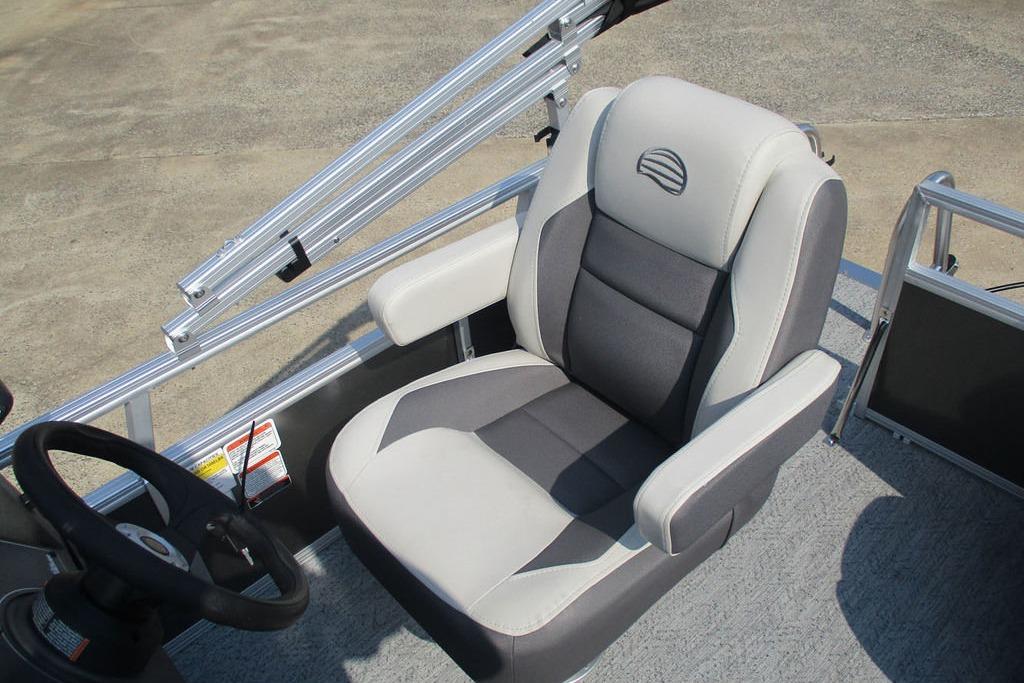 2026 Sun Tracker Bass Buggy 16 XL Select boat seat, featuring gray and white upholstery.