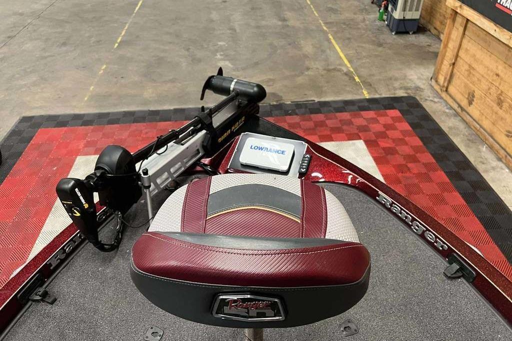 2018 Ranger Z520L boat interior with Lowrance device and Minn Kota trolling motor.
