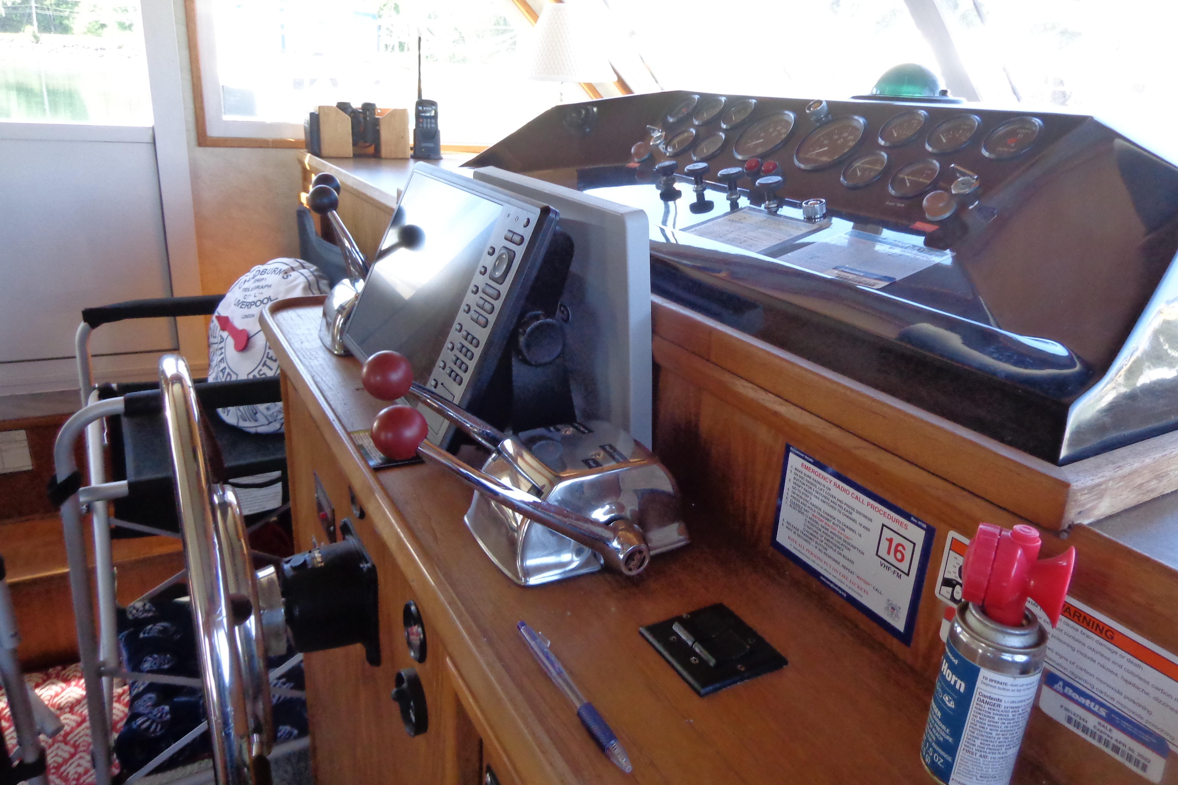 Cockpit of 1992 Cruise-A-Home Corsair 4200 with navigation controls and instruments.