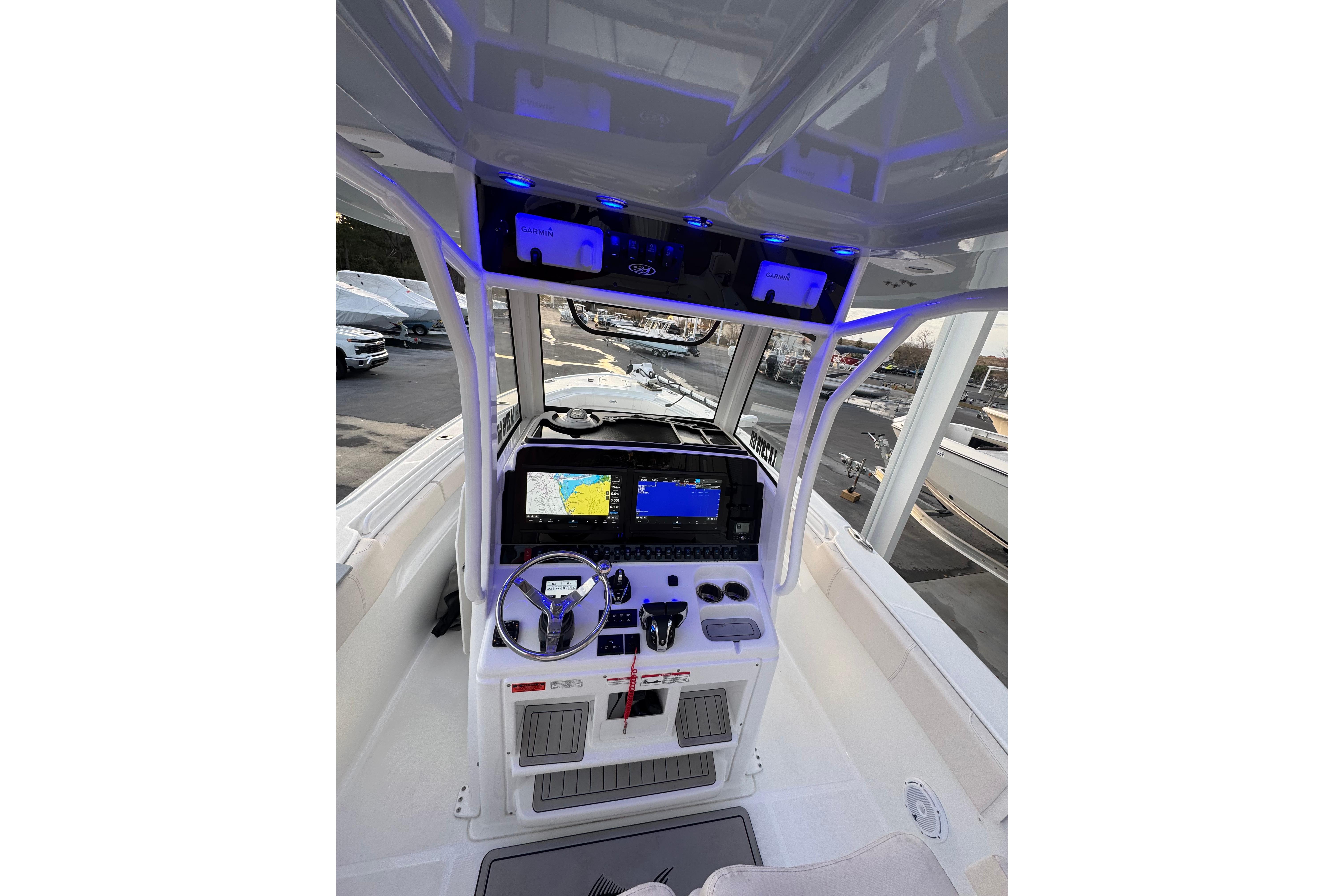 2023 Sea Hunt Ultra 305 SE