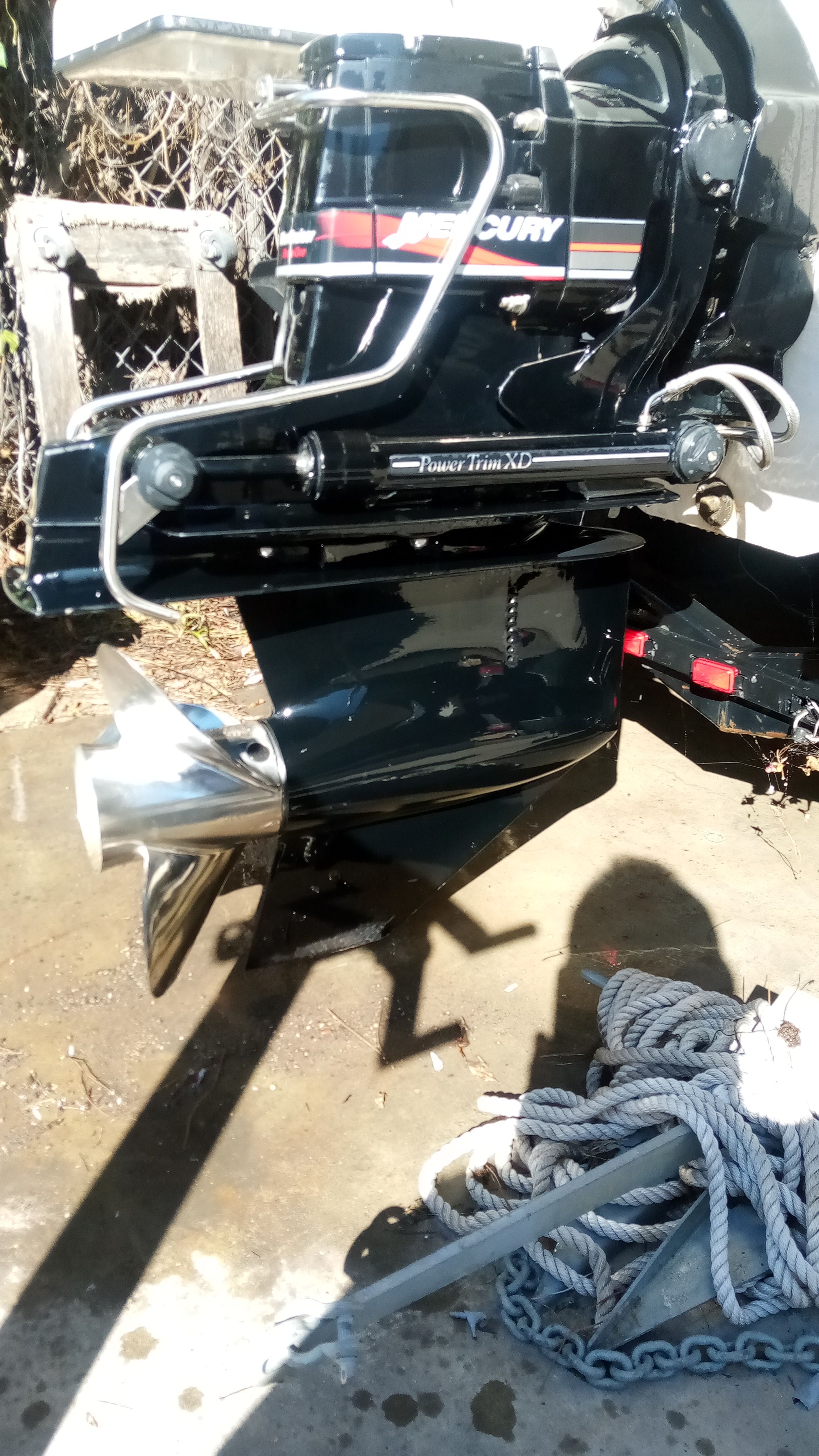 1993 Sunsation Aggressor boat motor with Mercury drive and rope.