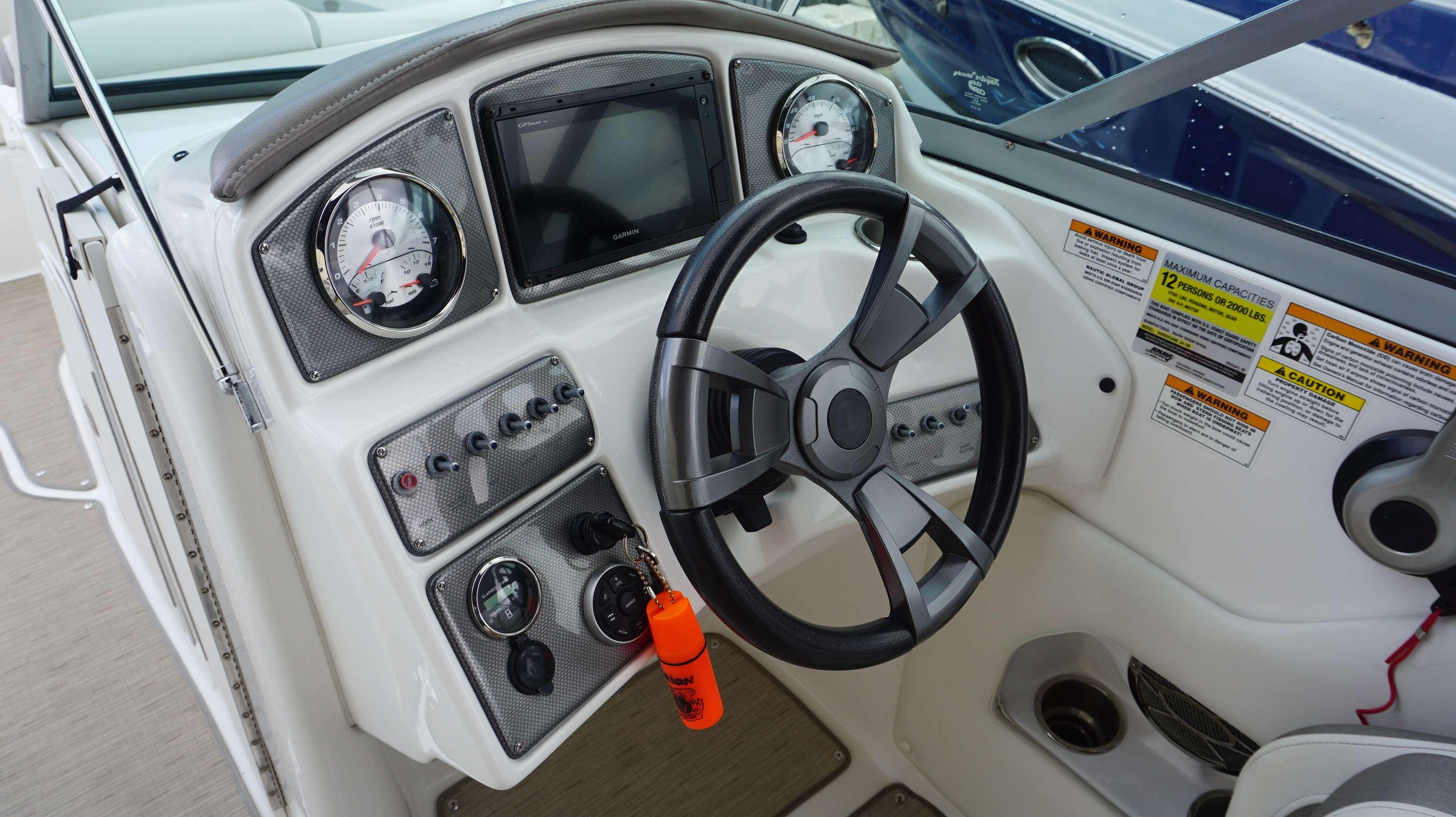 2015 Hurricane 2486SD - 8