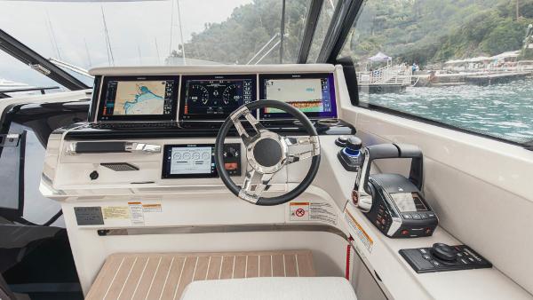 Saxdor 400 GTC 2025 boat cockpit with advanced navigation systems and controls.