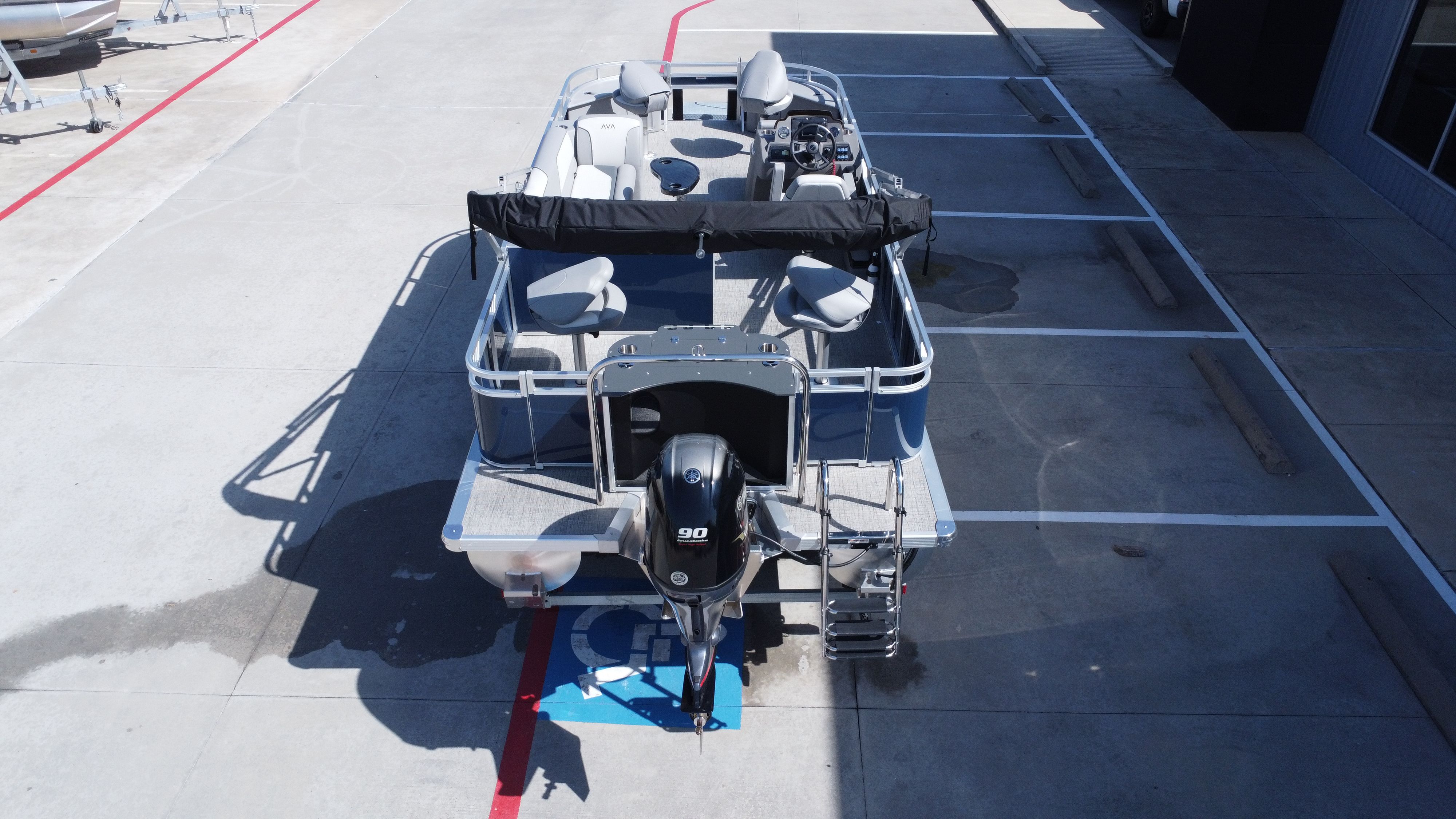 2025 Avalon Venture 85 Rear Fish - 21' - 17