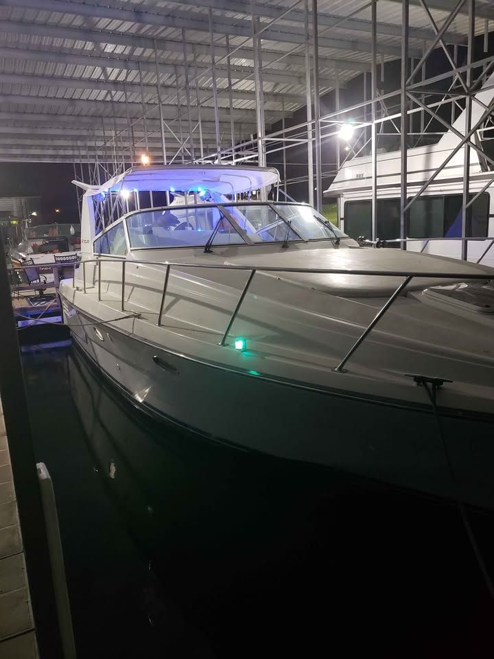 1994 Trojan 390 Express - 11