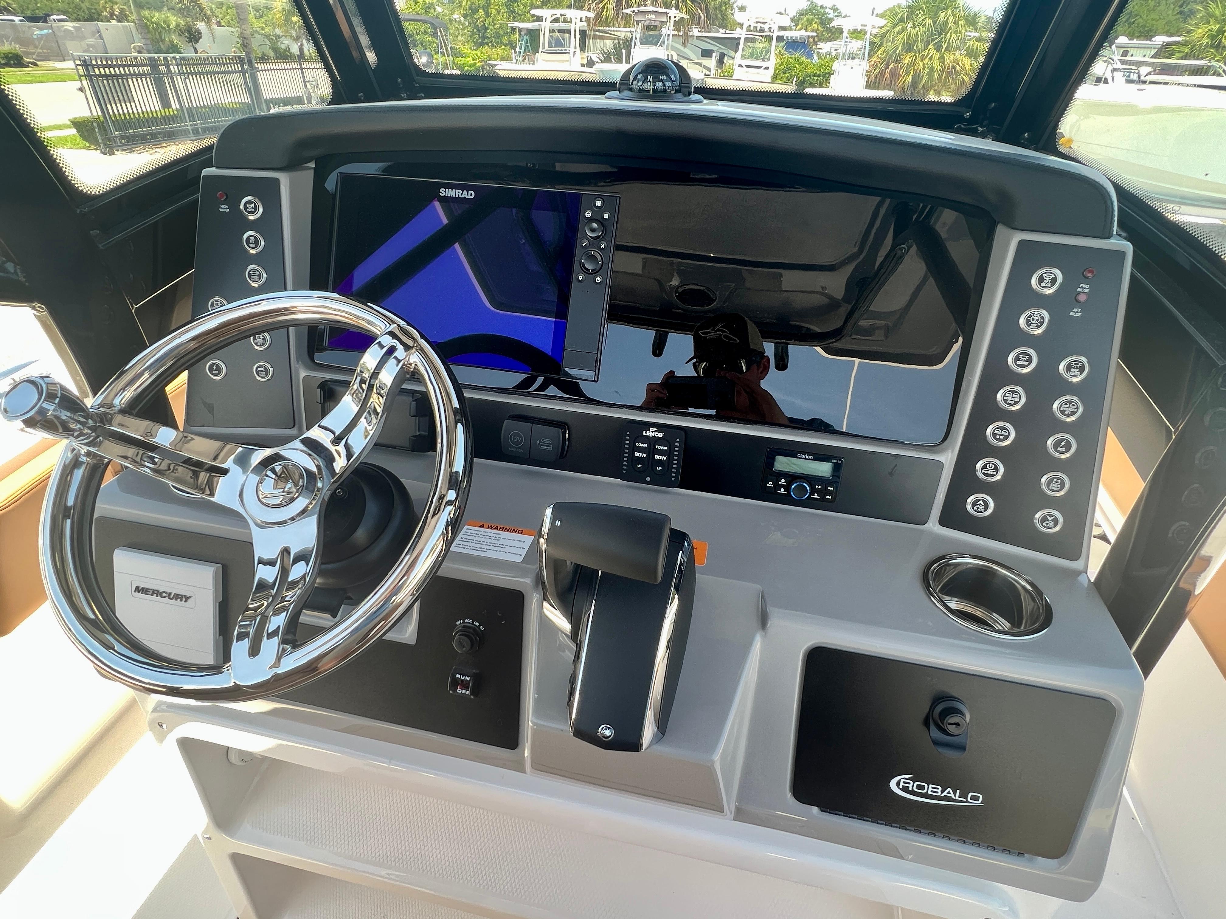 Robalo 266 Cayman 2025 helm with Simrad display and Mercury controls.