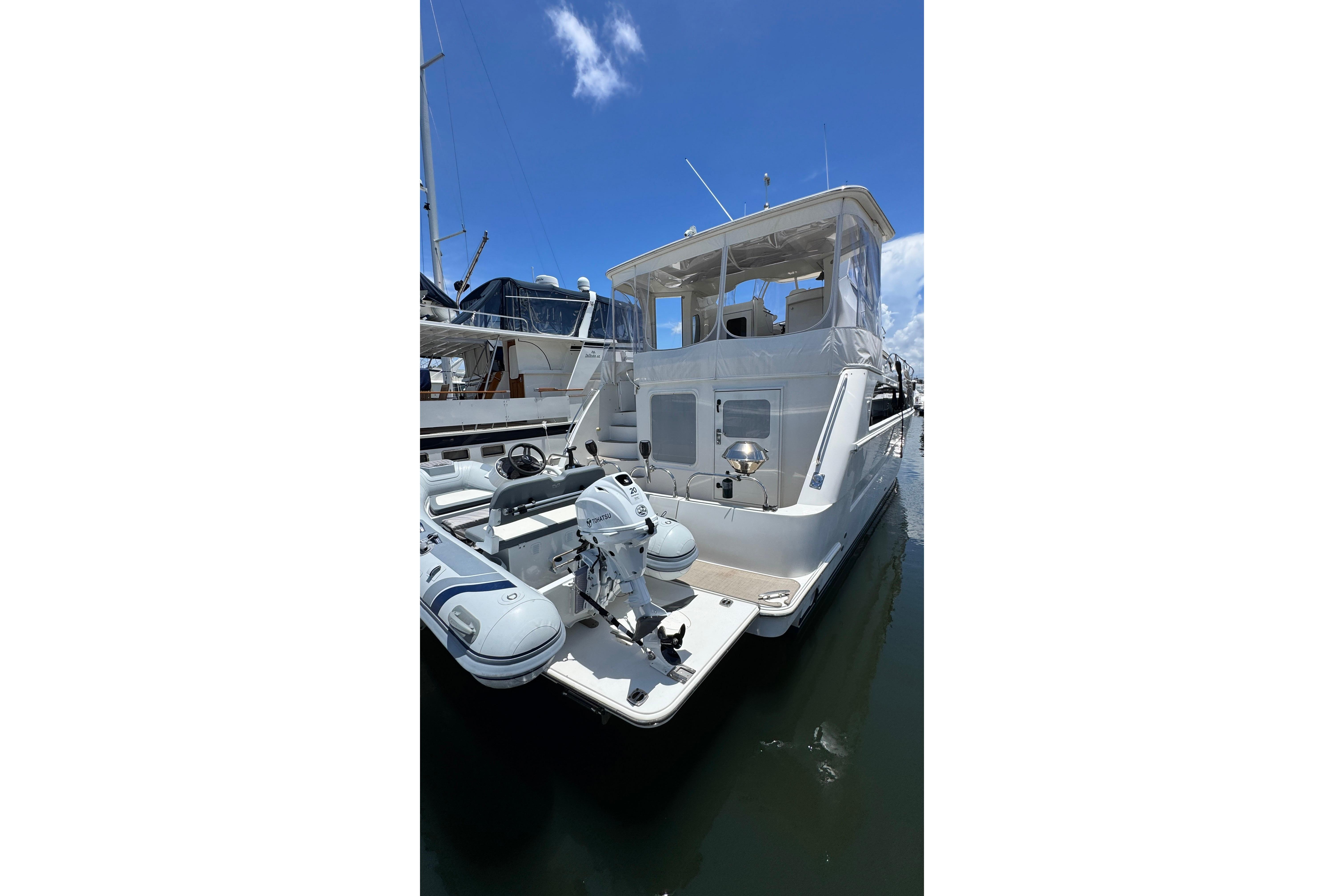 2007 Carver 47 Motor Yacht Swim Platform with Tender