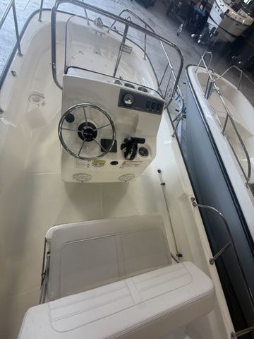 2025 Boston Whaler 150 Montauk - 8