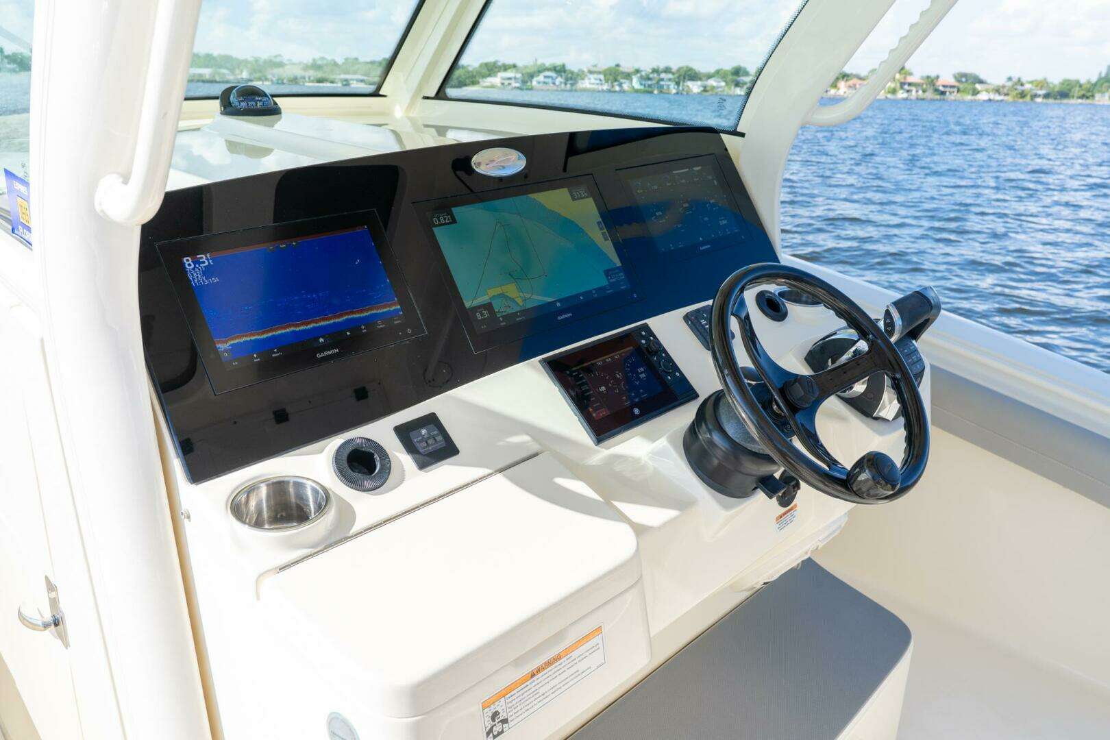 2023 Scout 355 LXF - Image 12