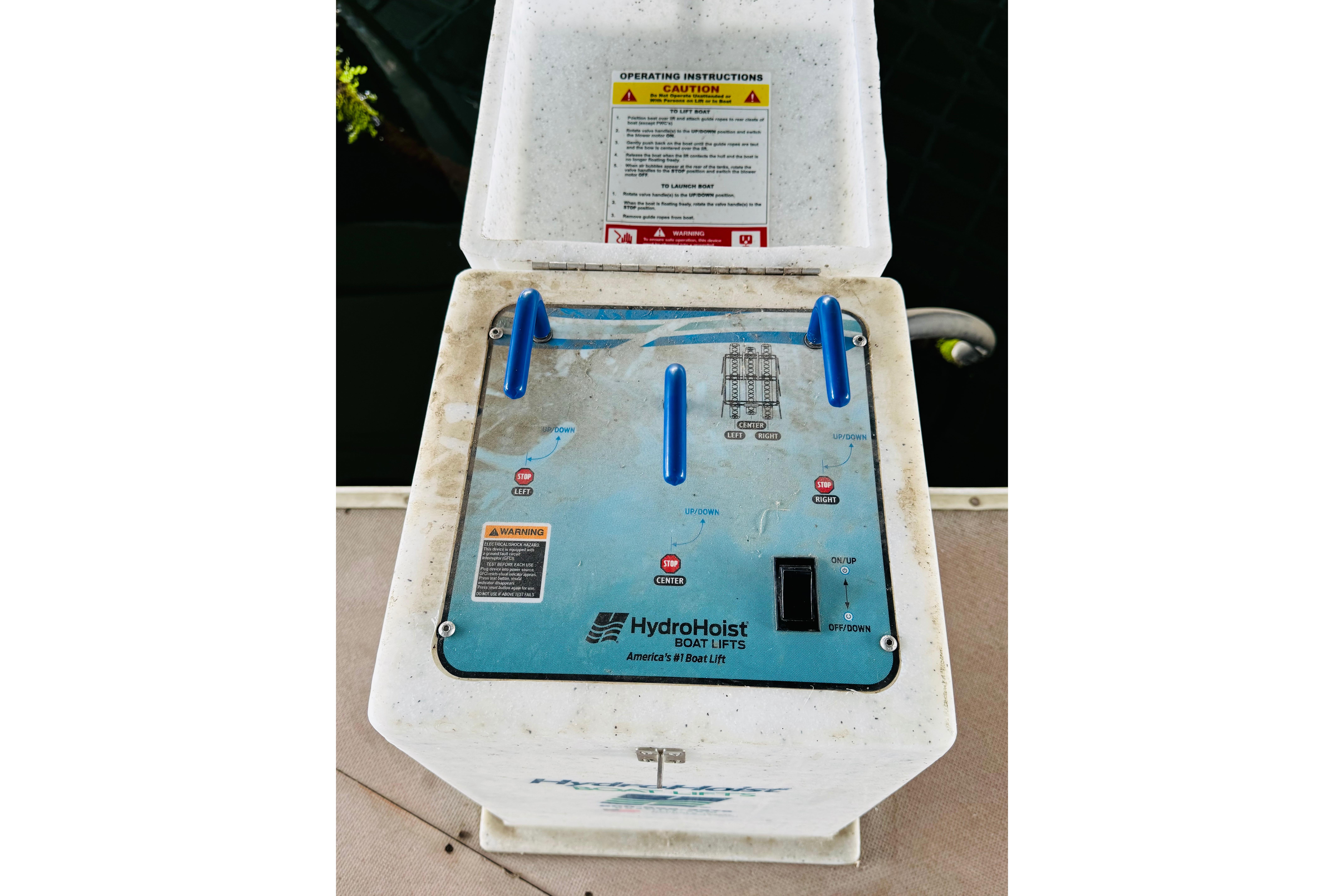 HydroHoist boat lift control panel for 2001 Sea Ray Sundancer 310.