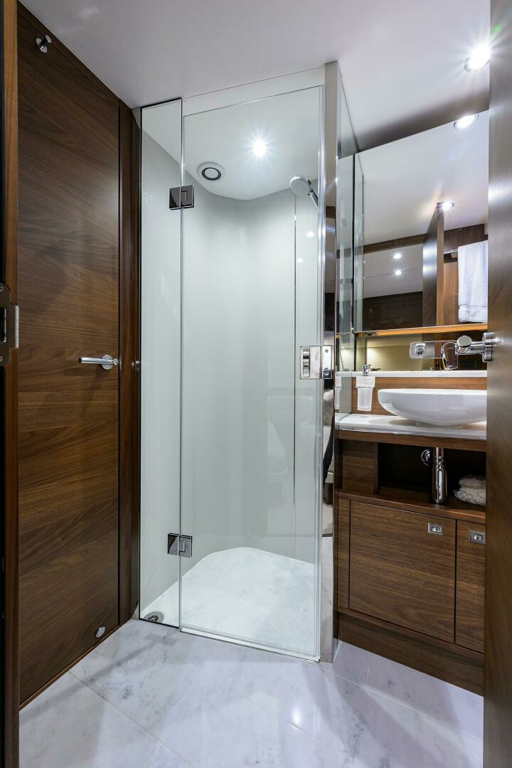 2021 Princess F70 - Image 55