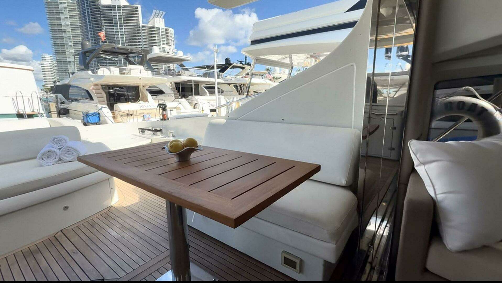 2011 Azimut 68S - Image 12