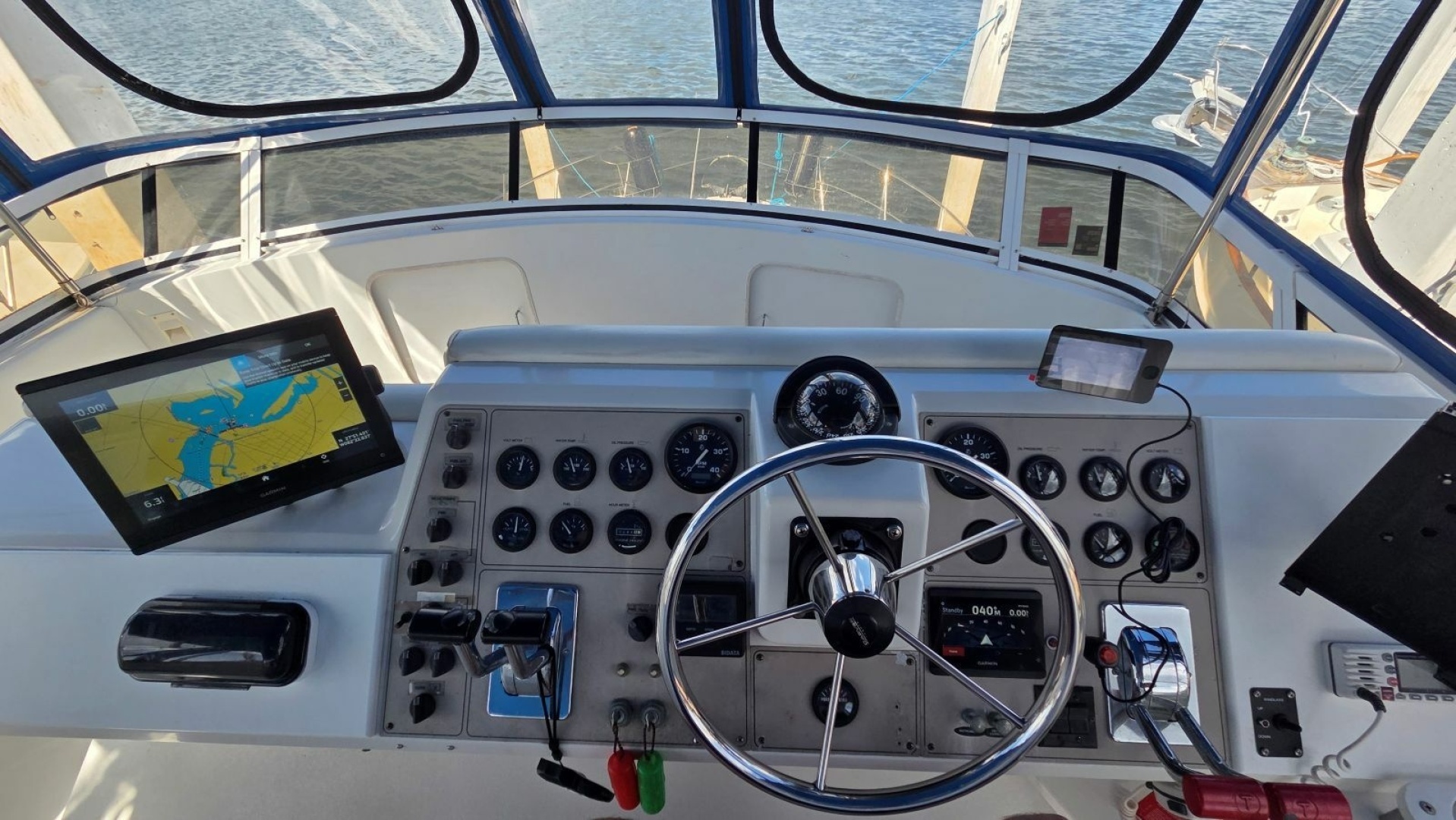 1998 Carver 405 Aft Cabin Motor Yacht - Image 17