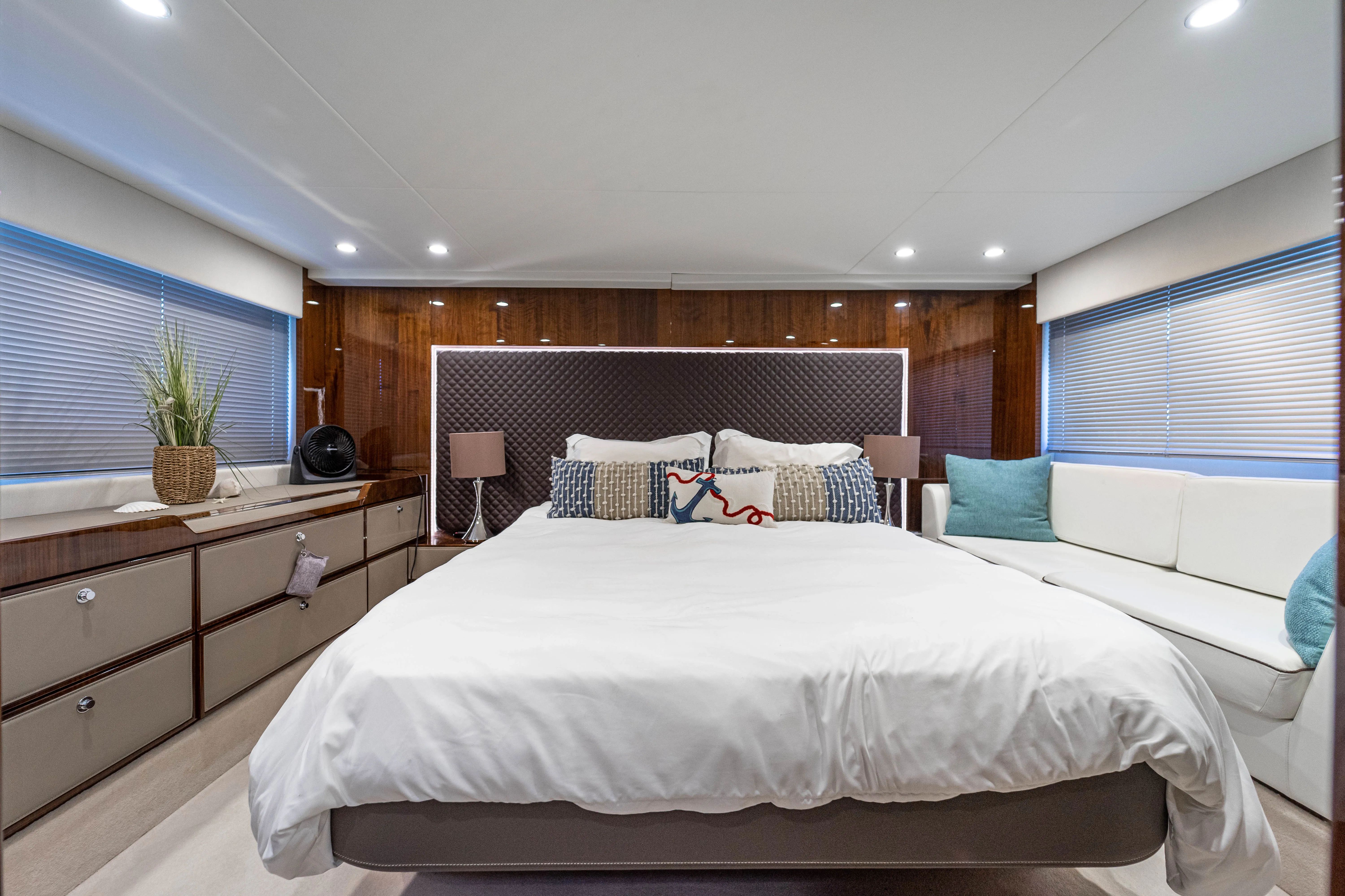 2019 Fairline Squadron 53 - Image 31