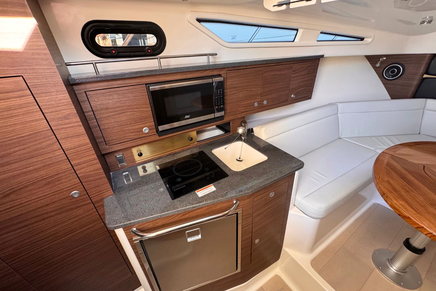 2026 Boston Whaler 325 Conquest - 30