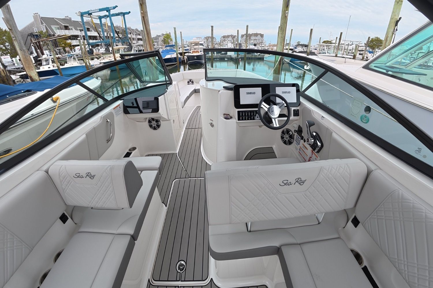 2026 Sea Ray SDX 270 Outboard - 12