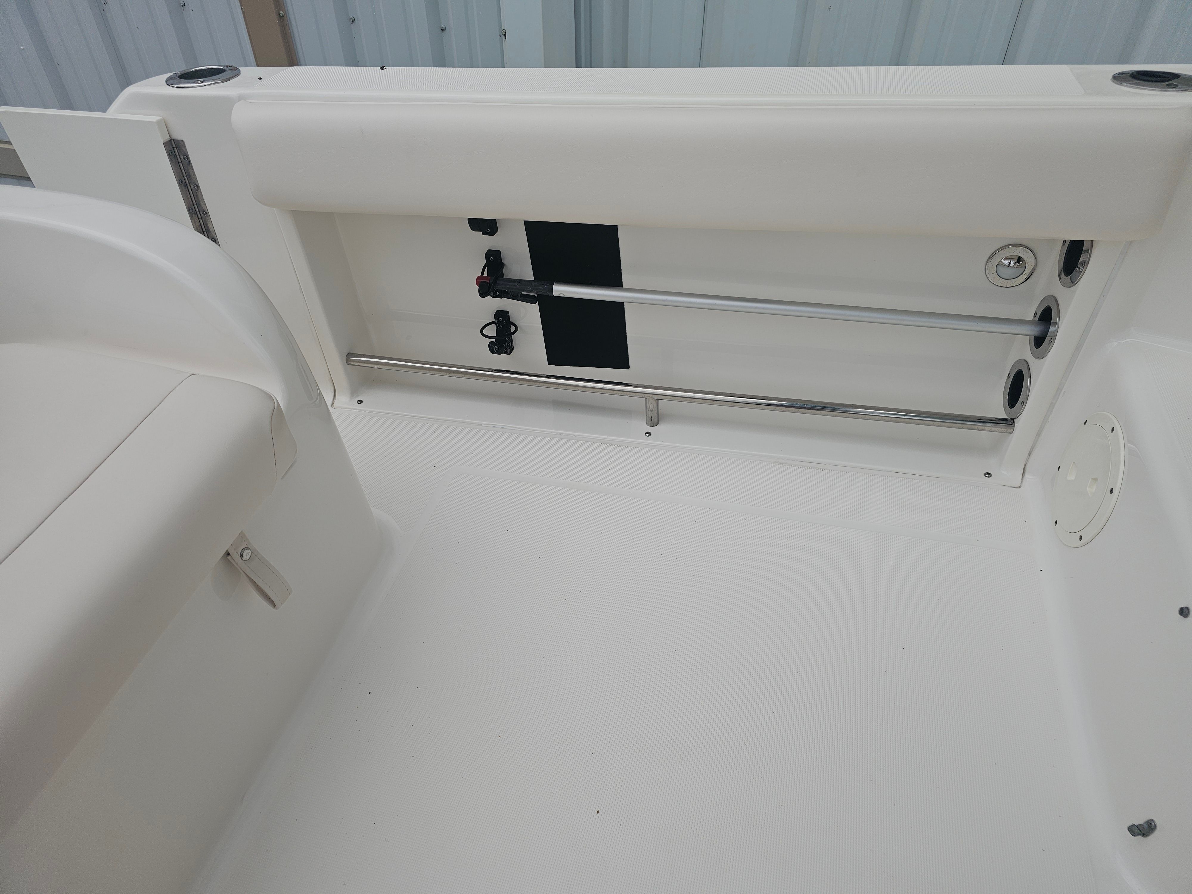 2017 Robalo R265 Walkaround - 21
