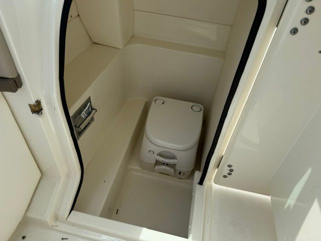 2011 Sea Ray SLX 250 - 11